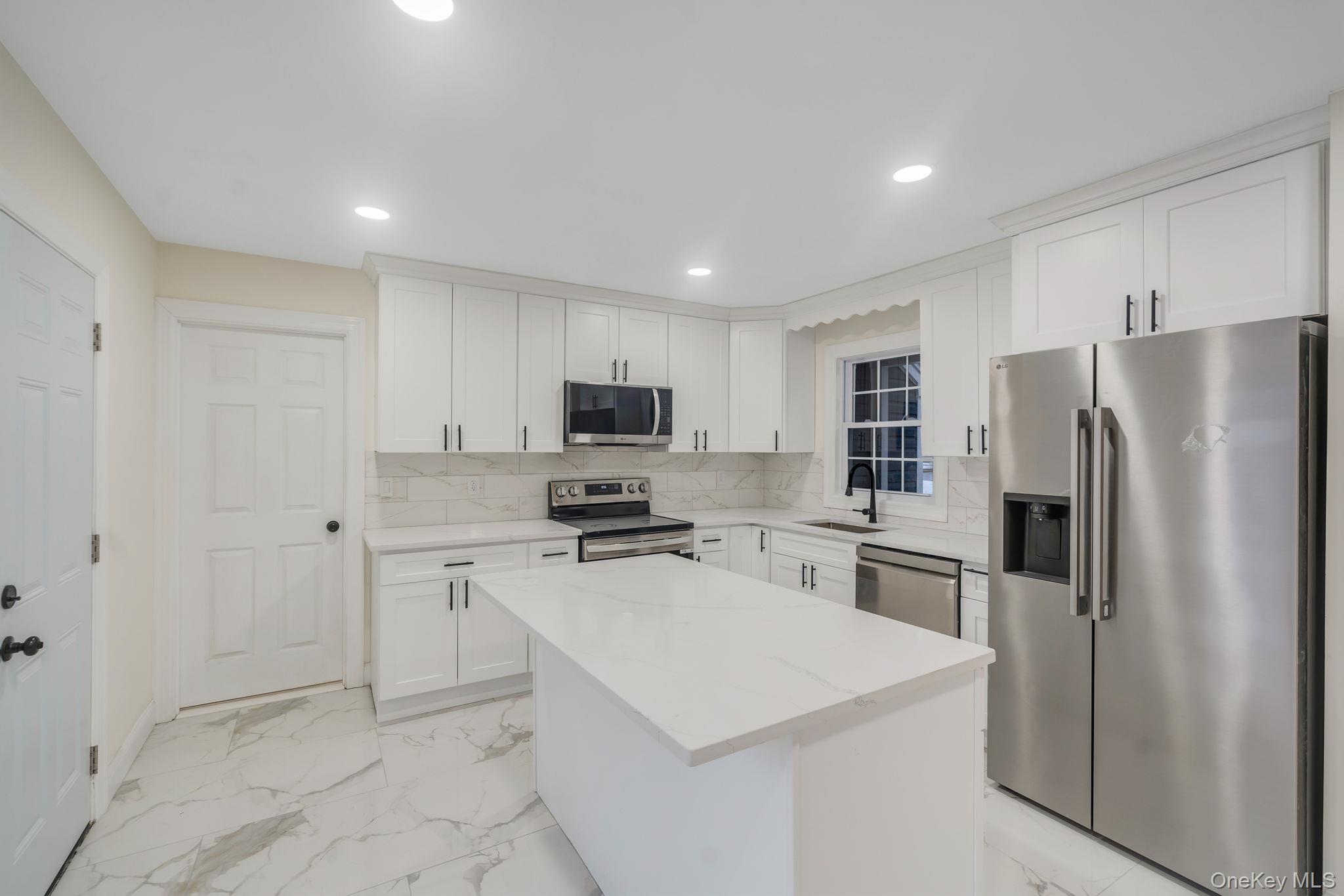 #9 photo, 50 7th Street, सफ़ोक काउंटी Saint James , NY 11780