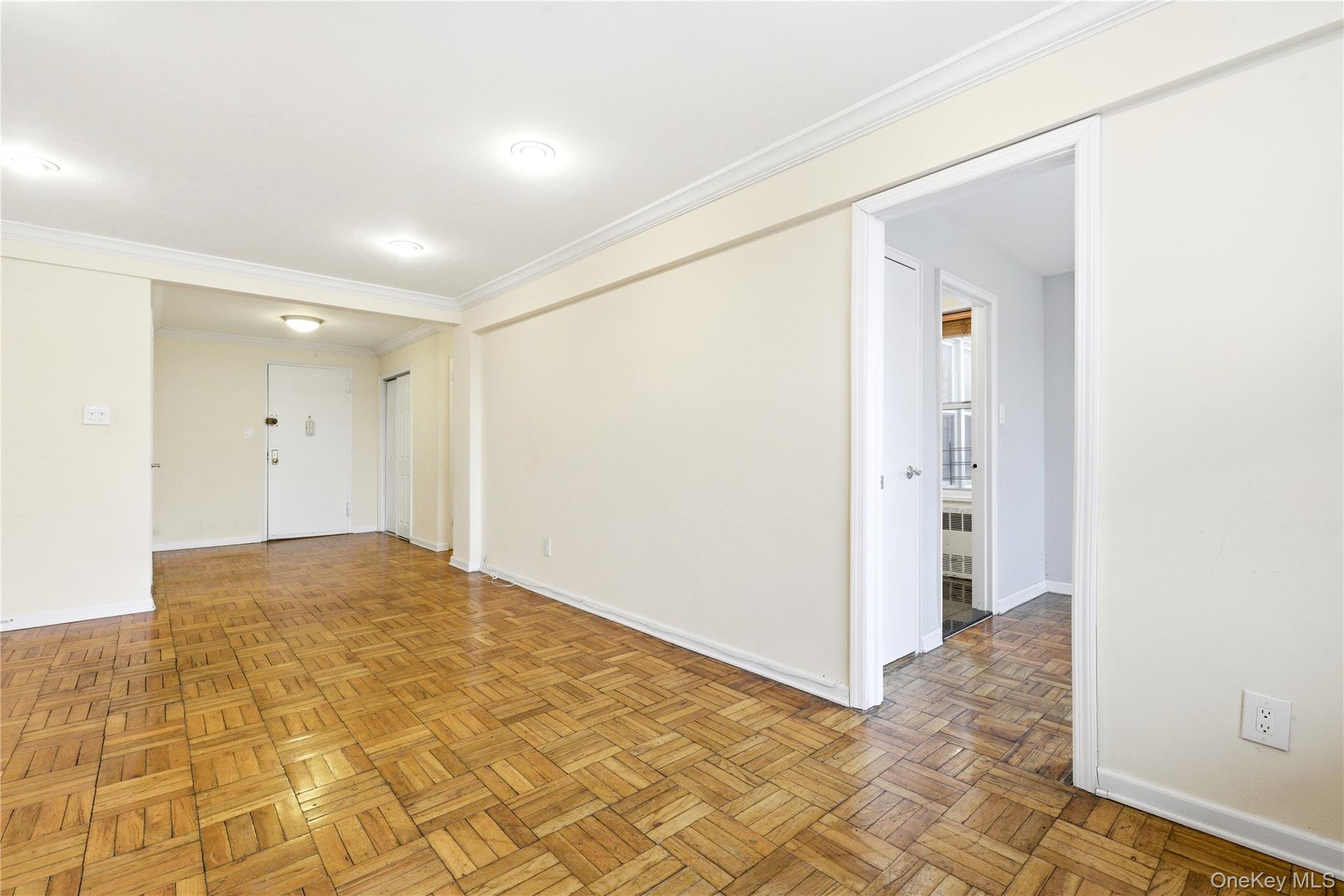 #12 photo, 67-50 Thornton Place, 뉴욕퀸즈 Forest Hills , NY 11375