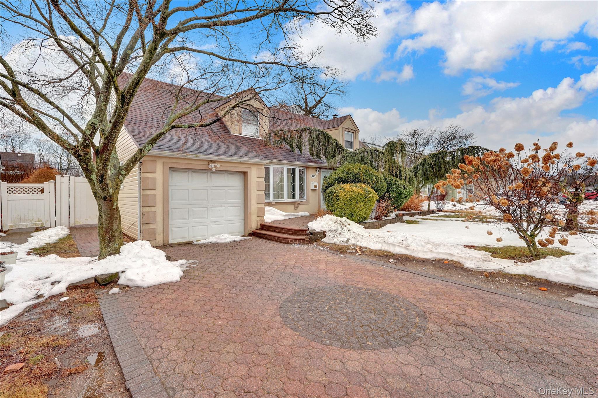 #2 photo, 897 Spring Avenue, Uniondale , NY 11553