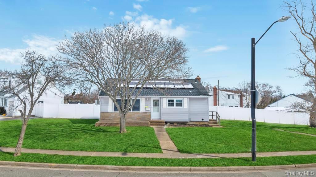 #18 photo, 41 Winding Road, Hicksville , NY 11801