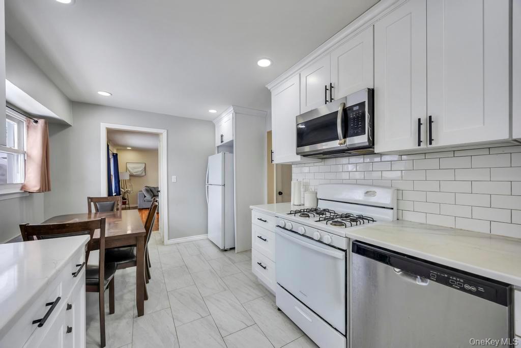 #7 photo, 41 Winding Road, Hicksville , NY 11801