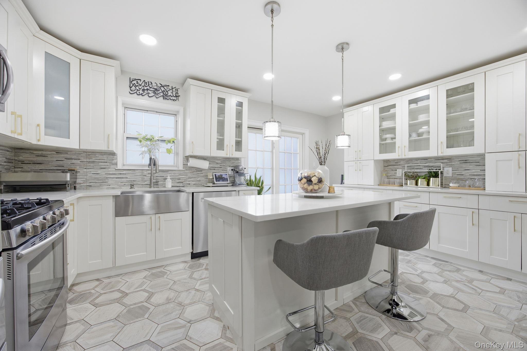 #11 photo, 2403 88th Street, 뉴욕퀸즈 East Elmhurst , NY 11369