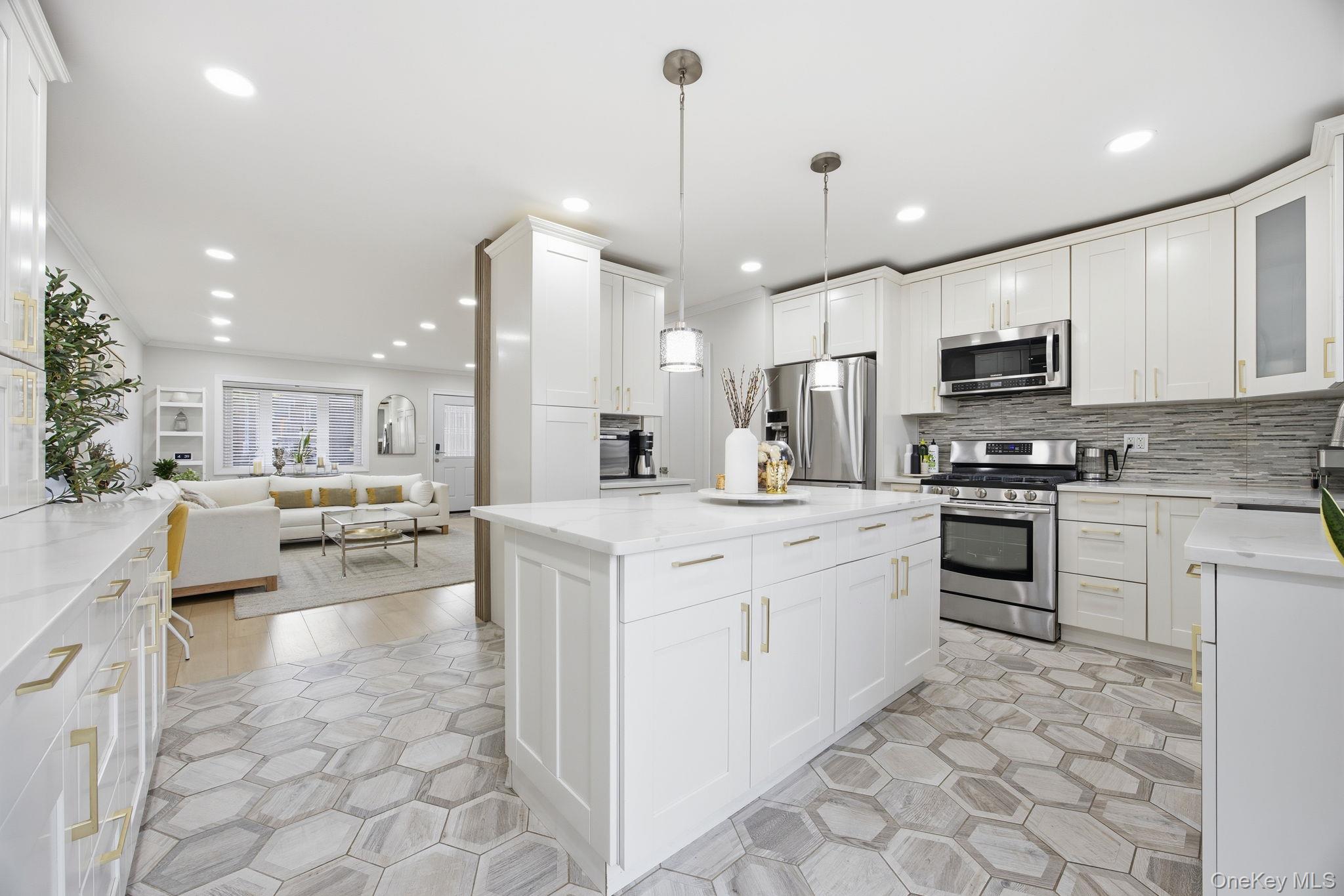 #2 photo, 2403 88th Street, 뉴욕퀸즈 East Elmhurst , NY 11369