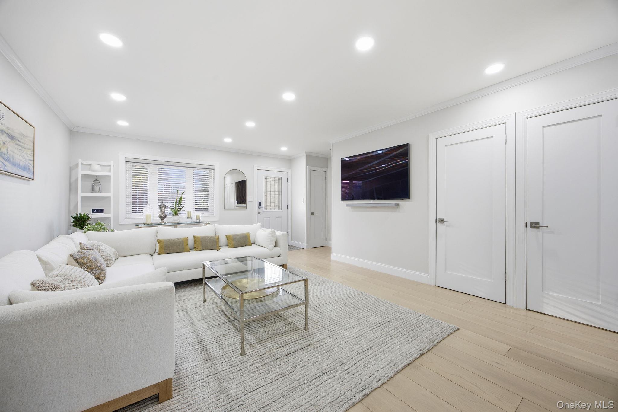 #4 photo, 2403 88th Street, 뉴욕퀸즈 East Elmhurst , NY 11369