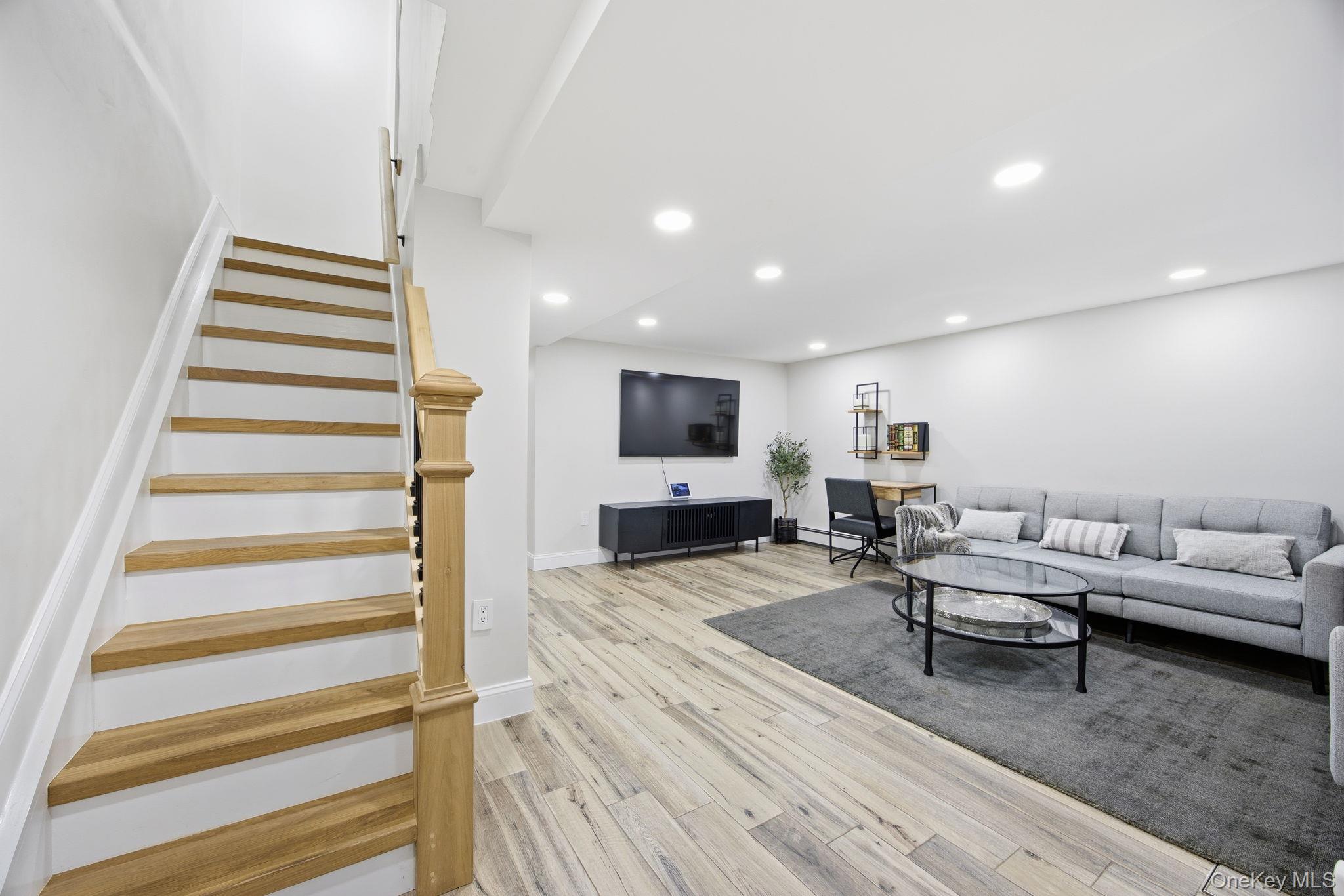 #8 photo, 2403 88th Street, 뉴욕퀸즈 East Elmhurst , NY 11369