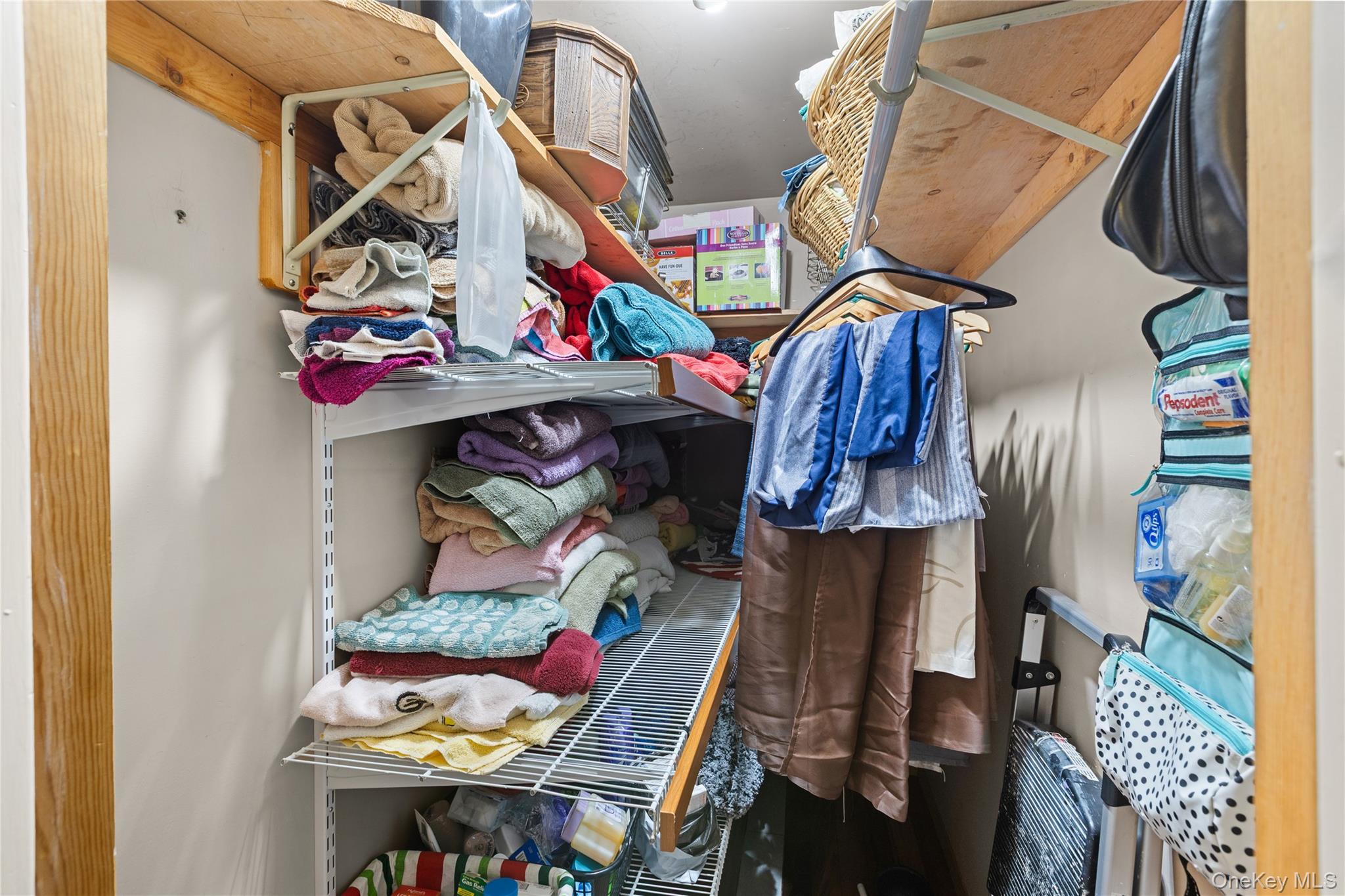 #20 photo, 2 Parente Lane, Island Park , NY 11558