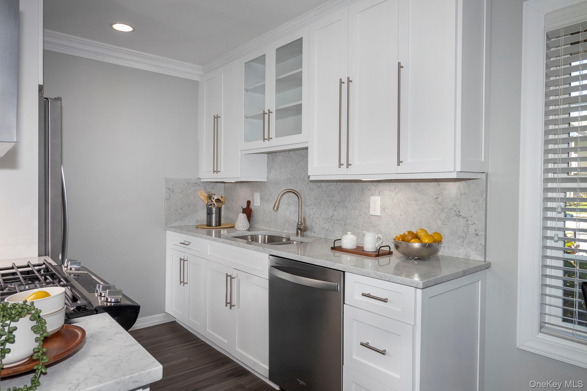 #2 photo, 310 Saddle Rock Road, 롱 아일랜드 Holbrook , NY 11741