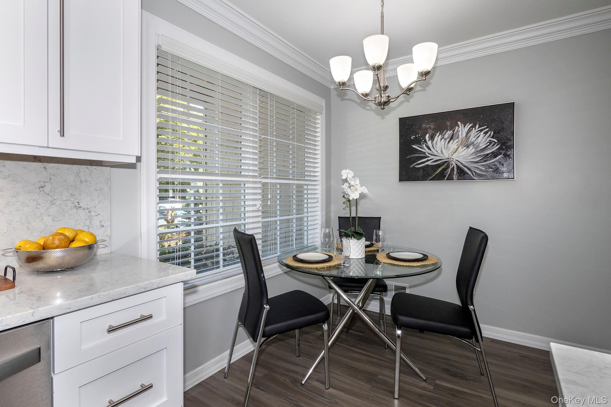 #4 photo, 310 Saddle Rock Road, 롱 아일랜드 Holbrook , NY 11741