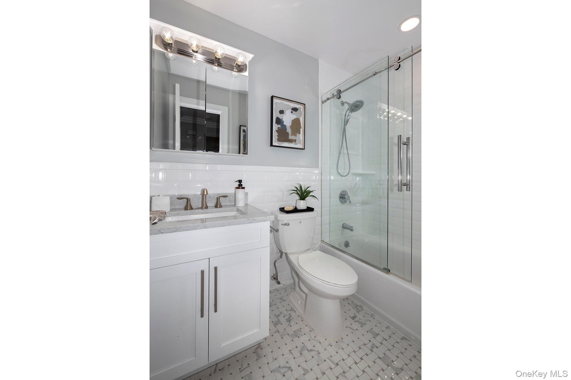 #8 photo, 310 Saddle Rock Road, 롱 아일랜드 Holbrook , NY 11741