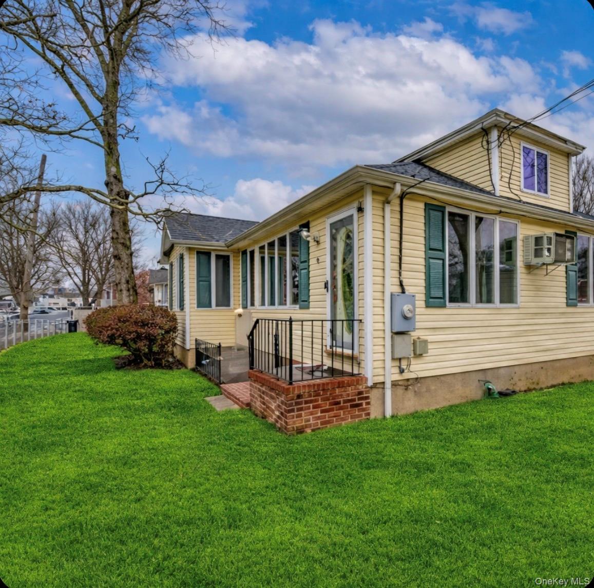 #14 photo, 36 E 12th Street, Huntington Station , NY 11746