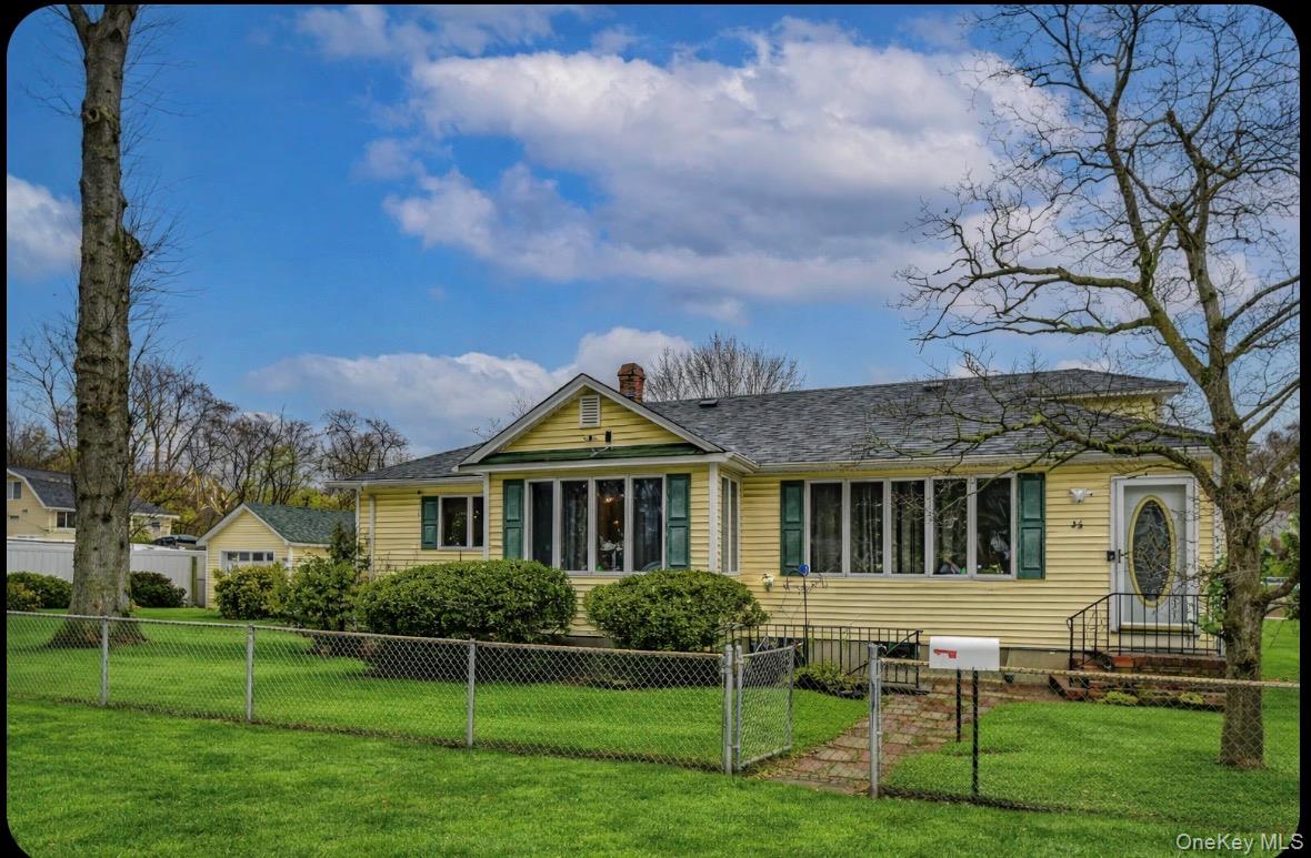 #15 photo, 36 E 12th Street, Huntington Station , NY 11746