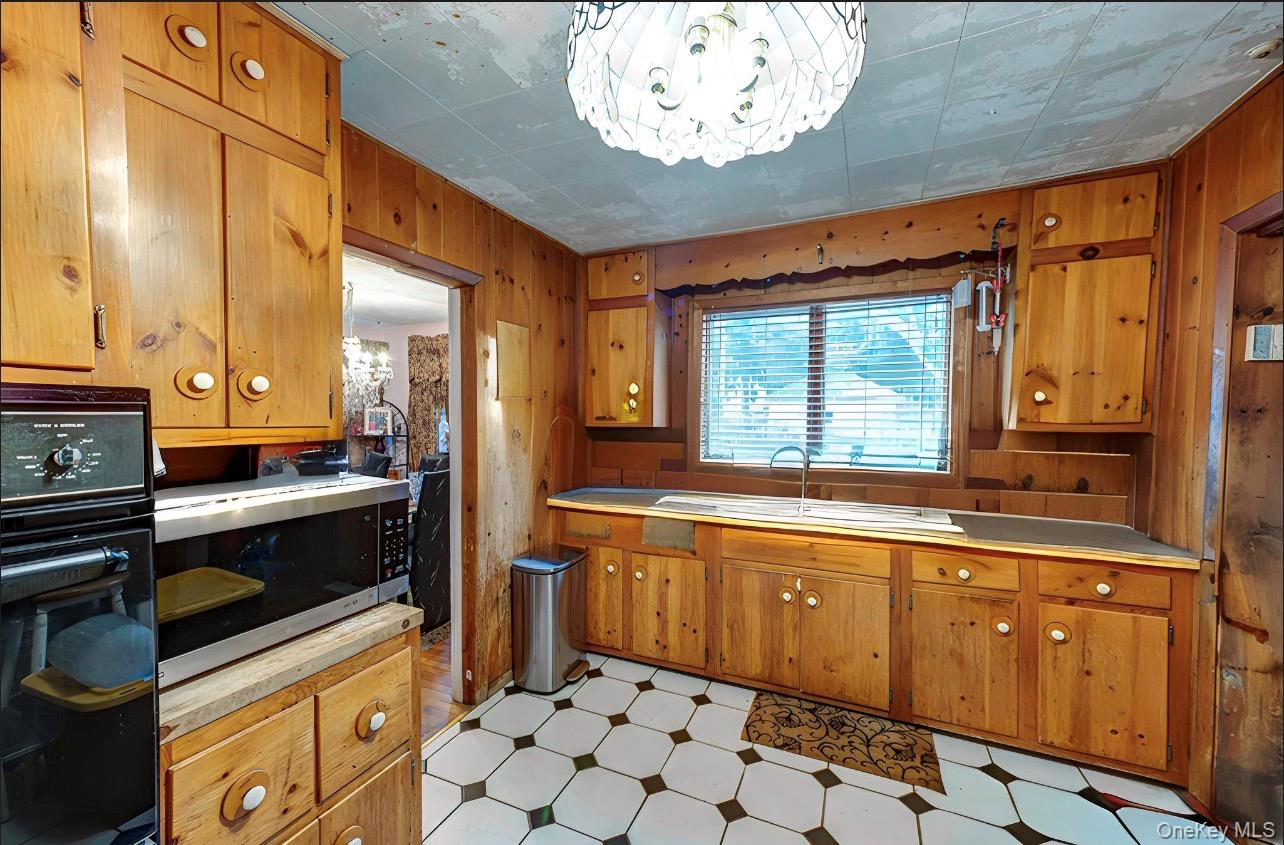 #7 photo, 36 E 12th Street, Huntington Station , NY 11746