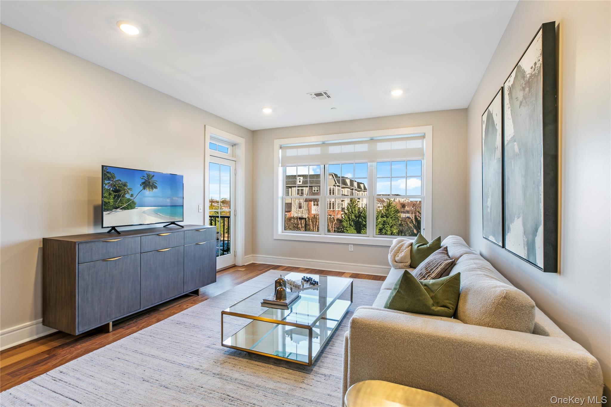 #3 photo, 990 Corporate Drive, Westbury , NY 11590