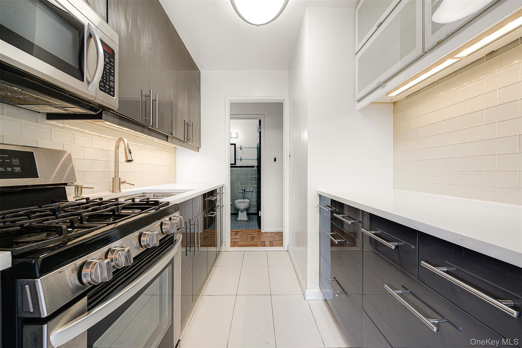 #12 photo, 94-30 60th Avenue, 뉴욕퀸즈 Elmhurst , NY 11373