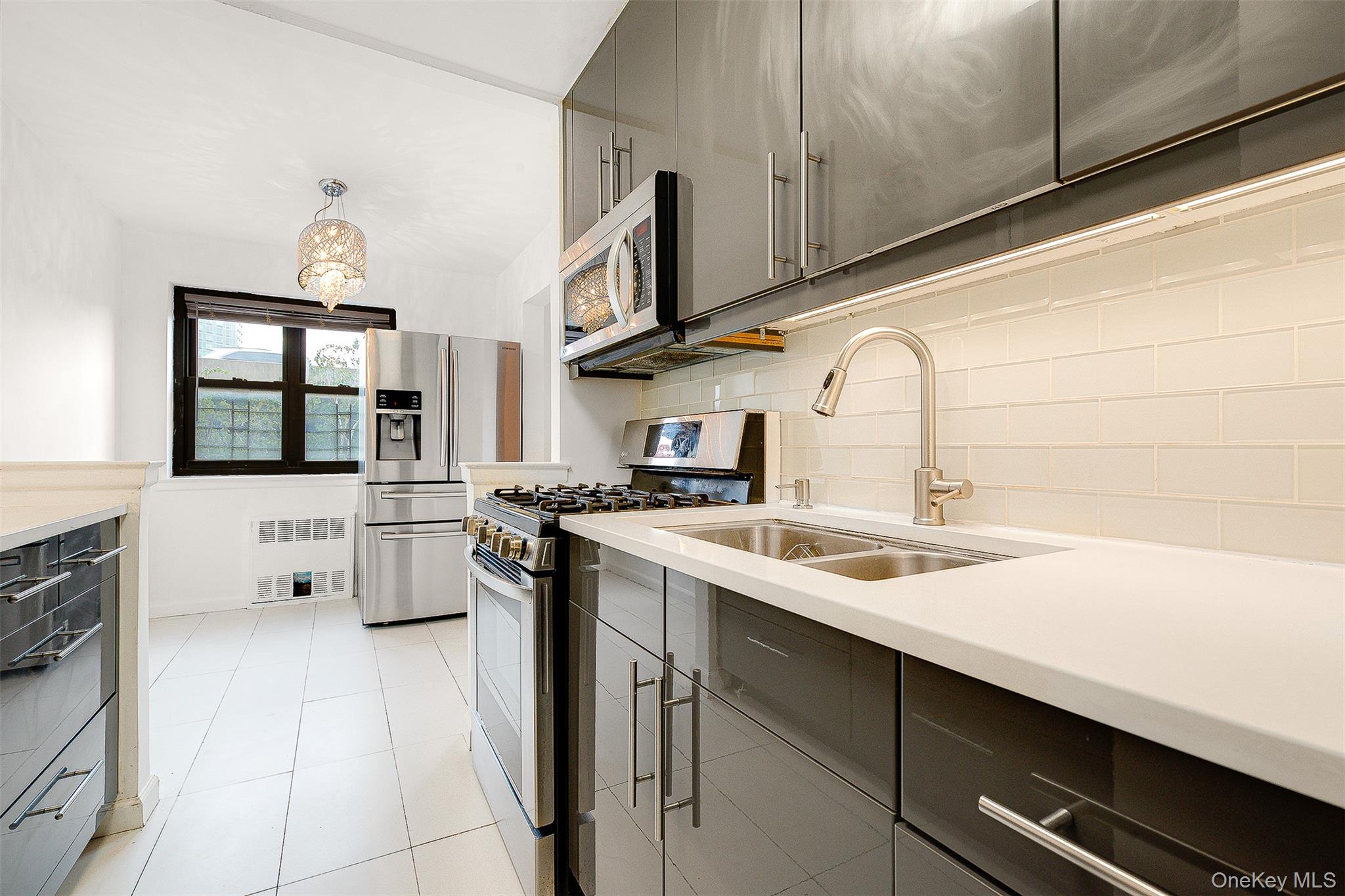 #13 photo, 94-30 60th Avenue, 뉴욕퀸즈 Elmhurst , NY 11373