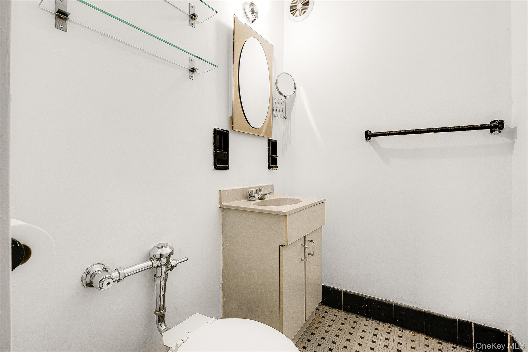 #19 photo, 94-30 60th Avenue, 뉴욕퀸즈 Elmhurst , NY 11373