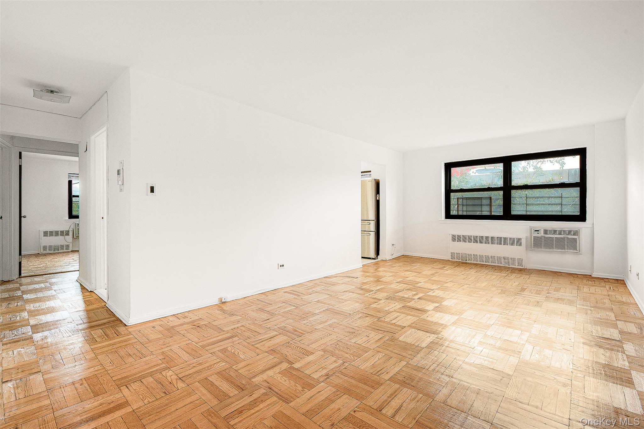 #9 photo, 94-30 60th Avenue, 뉴욕퀸즈 Elmhurst , NY 11373