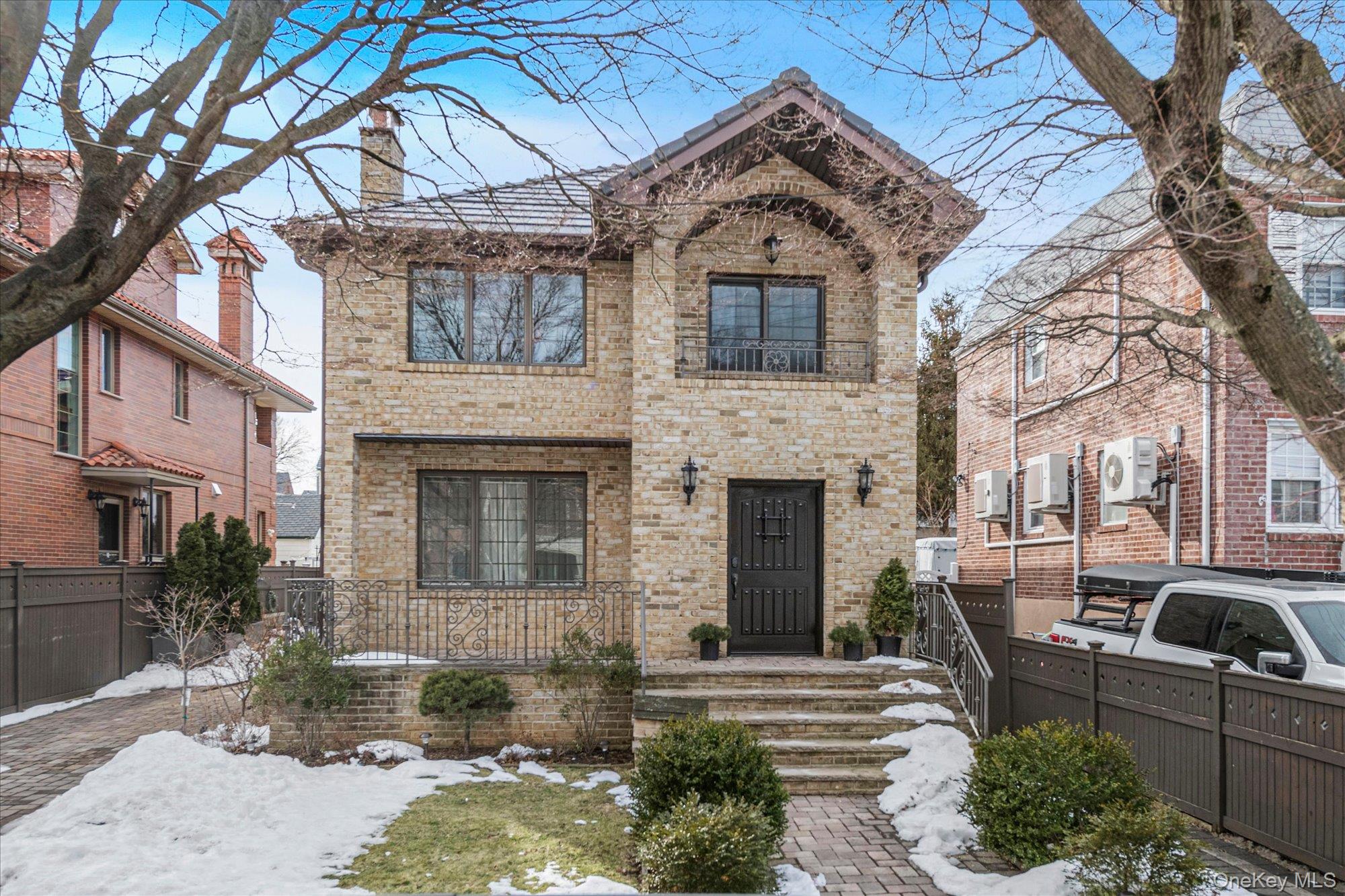 #1 photo, 39-12 215TH Place, 뉴욕퀸즈 Bayside , NY 11361