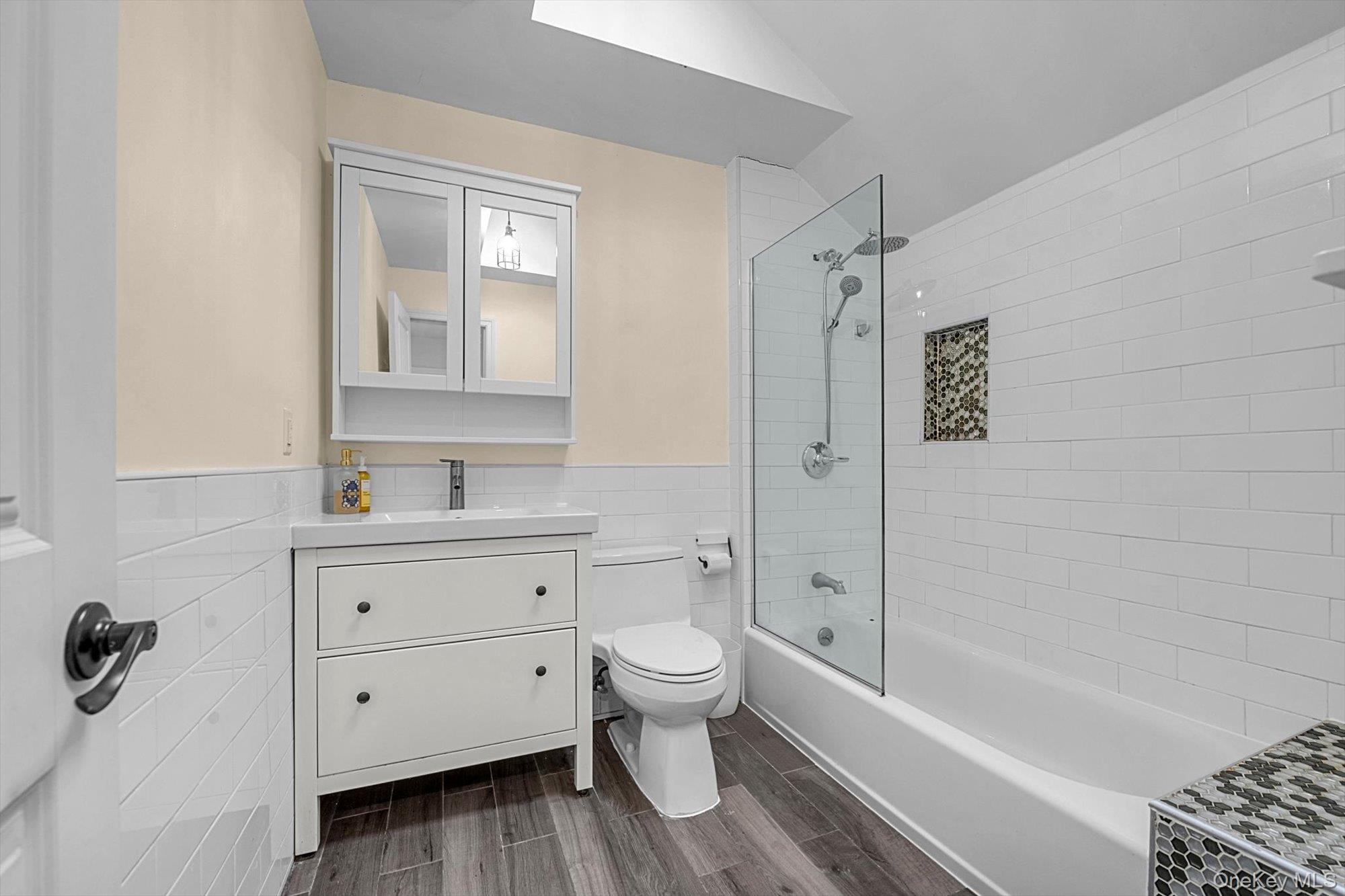 #15 photo, 39-12 215TH Place, 뉴욕퀸즈 Bayside , NY 11361