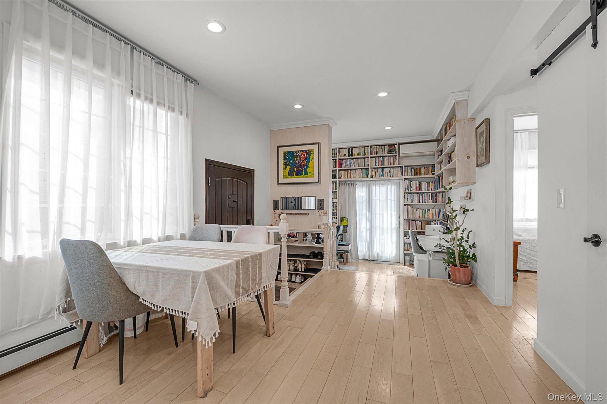 #3 photo, 39-12 215TH Place, 뉴욕퀸즈 Bayside , NY 11361