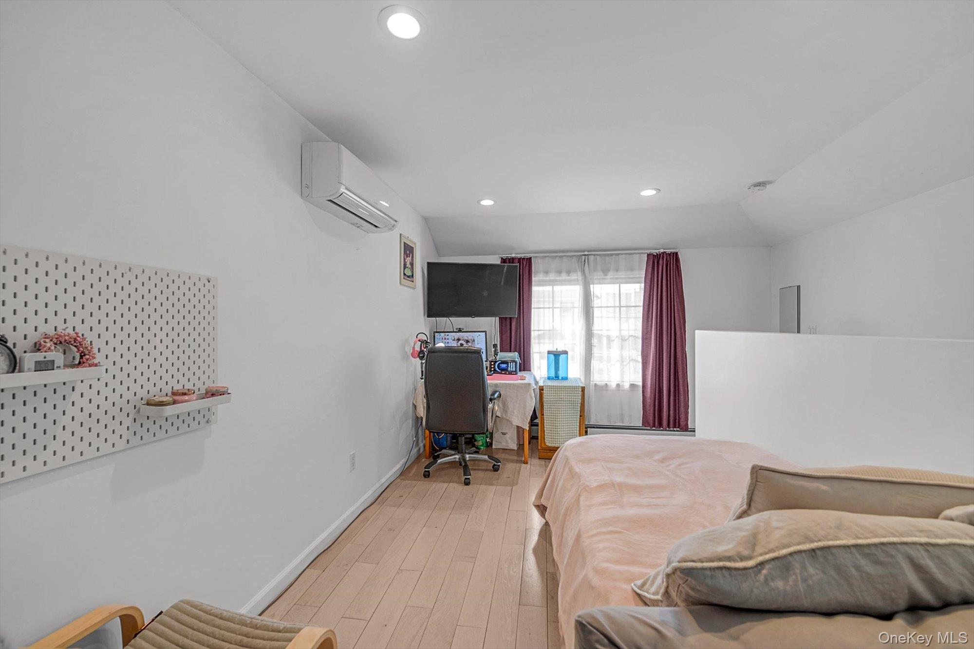 #8 photo, 39-12 215TH Place, 뉴욕퀸즈 Bayside , NY 11361