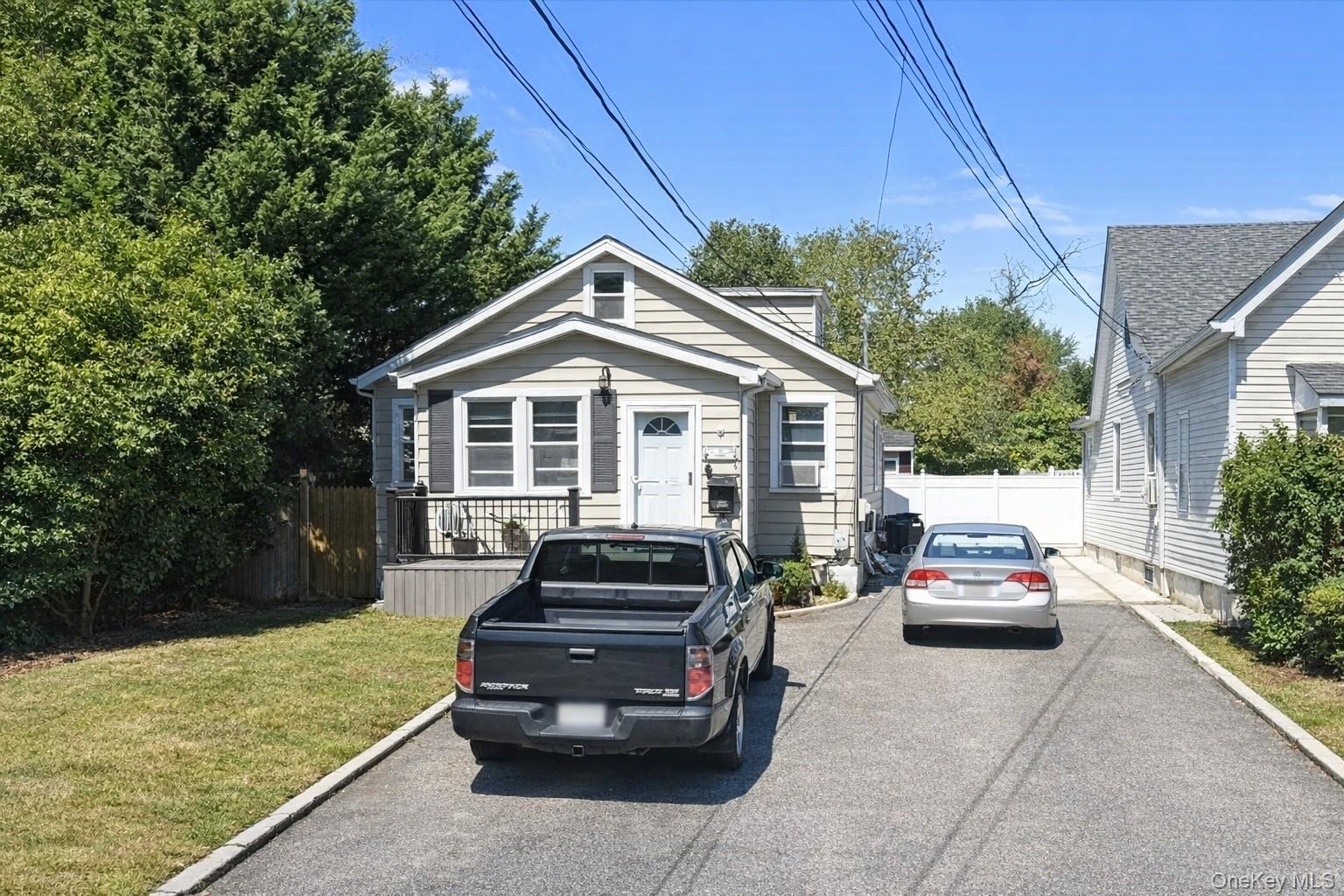 #1 photo, 210 10th Street, West Babylon , NY 11704