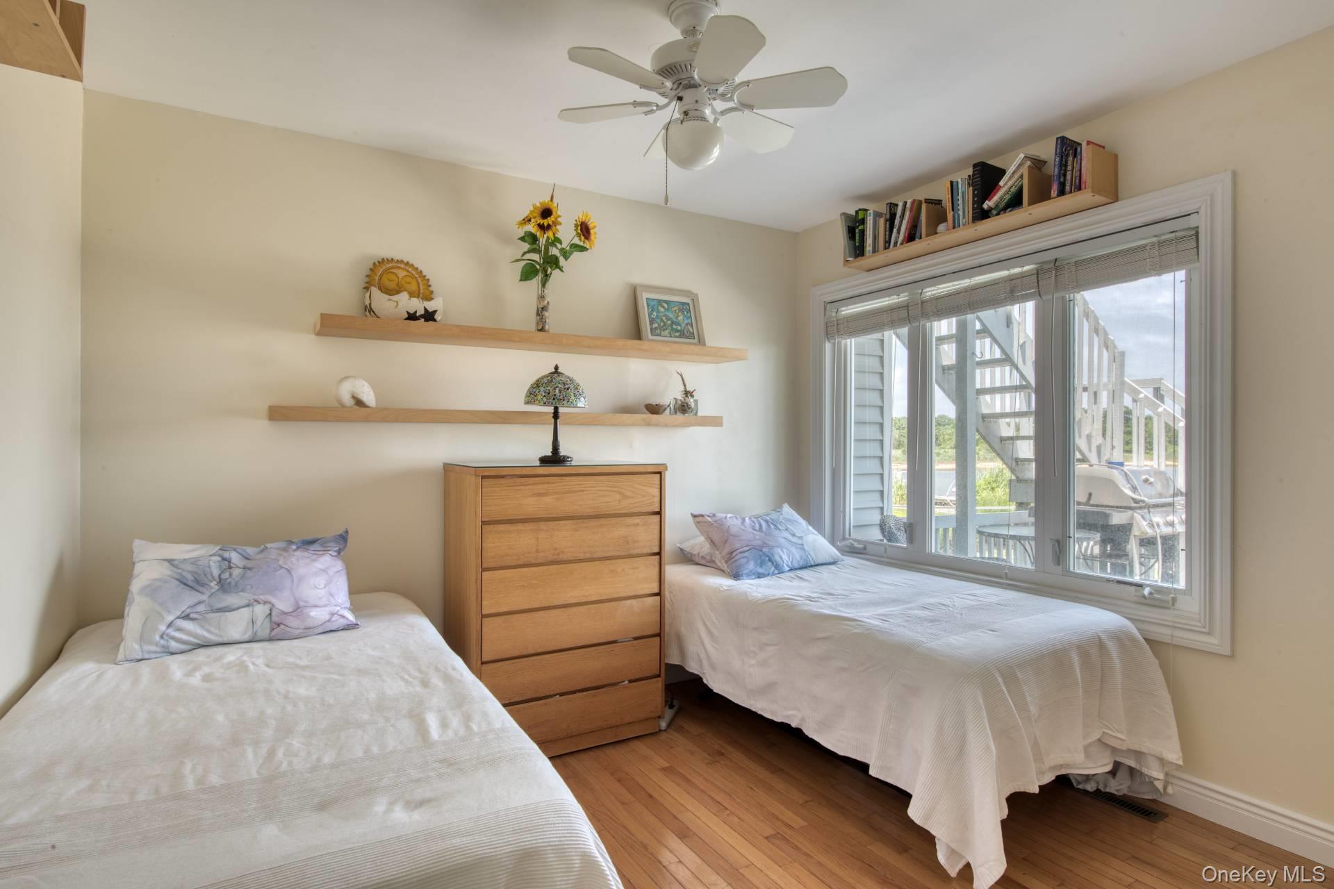 #12 photo, 2 Bayside Avenue, 롱 아일랜드 East Quogue , NY 11942