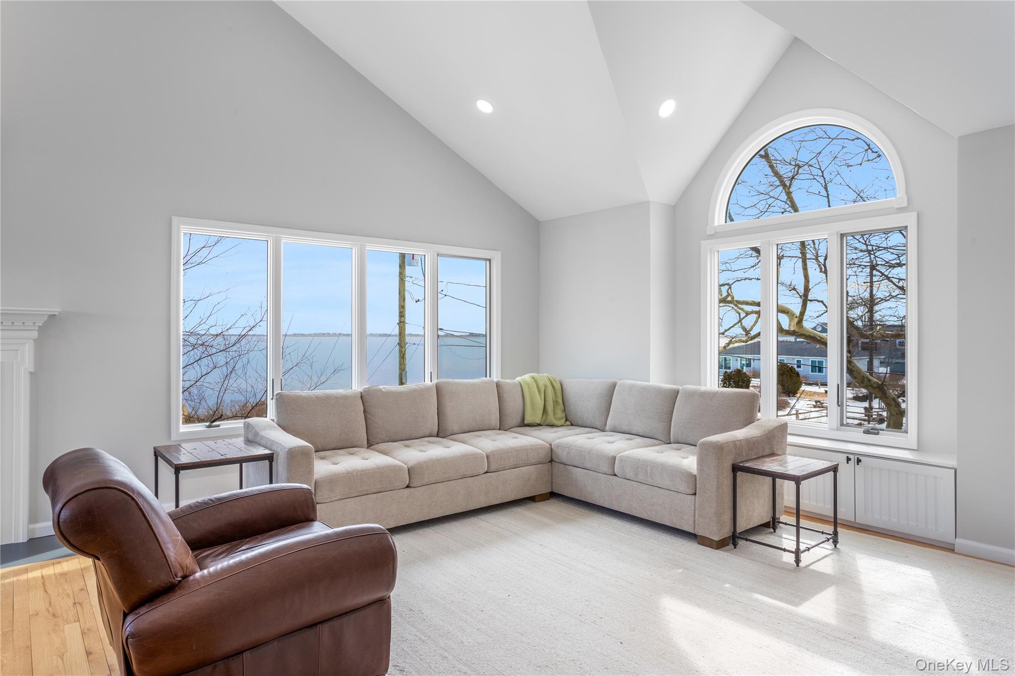 #4 photo, 2 Bayside Avenue, 롱 아일랜드 East Quogue , NY 11942