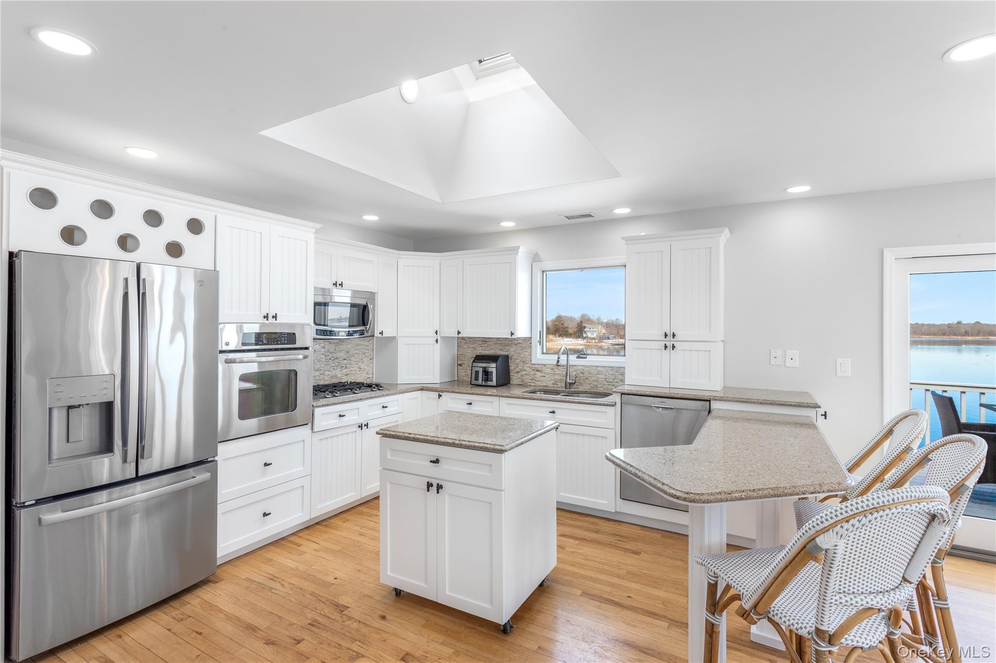 #5 photo, 2 Bayside Avenue, 롱 아일랜드 East Quogue , NY 11942