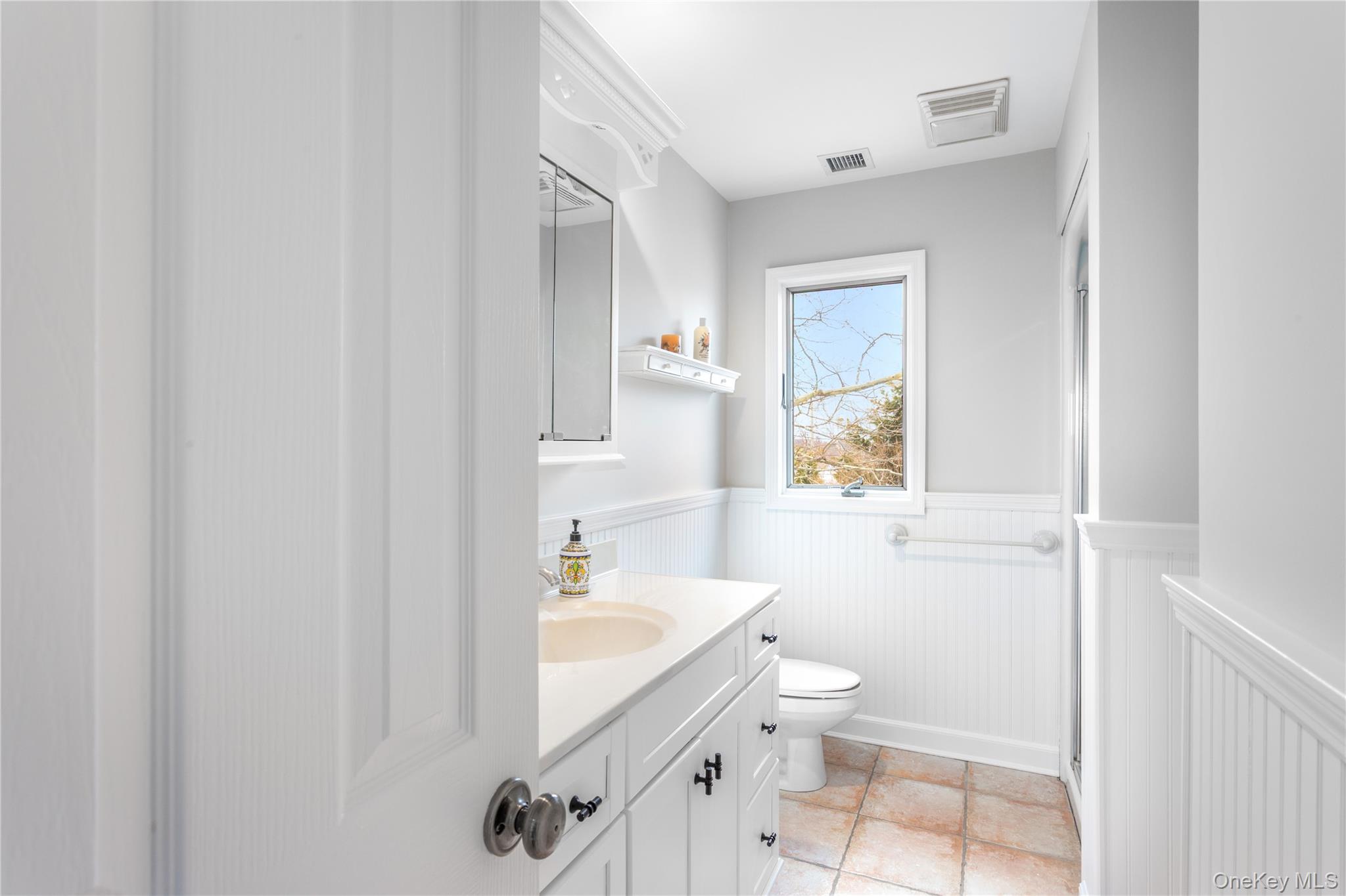 #7 photo, 2 Bayside Avenue, 롱 아일랜드 East Quogue , NY 11942