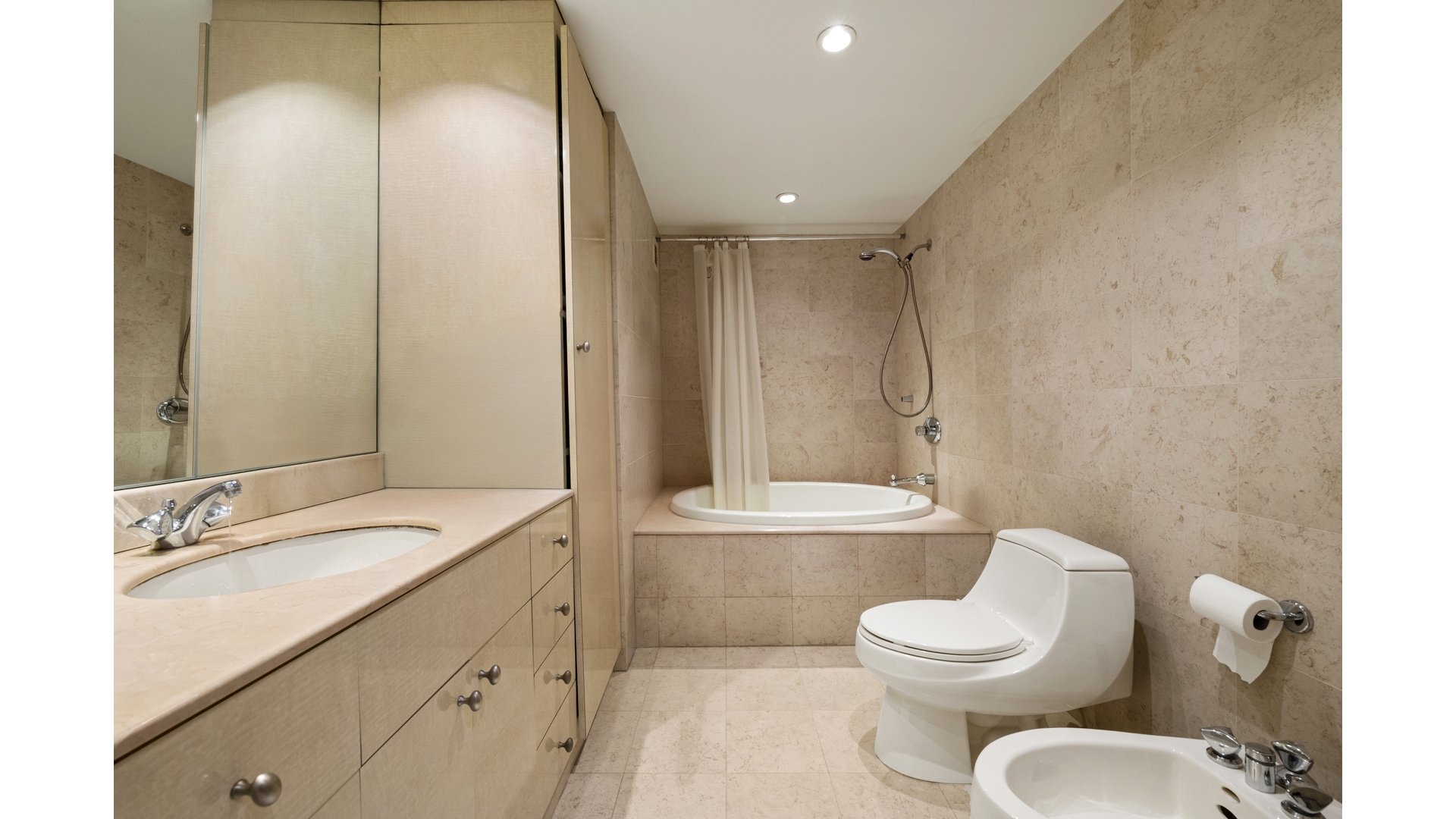 #7 photo, 100 UNITED NATIONS Plaza, Turtle Bay , NY 10017