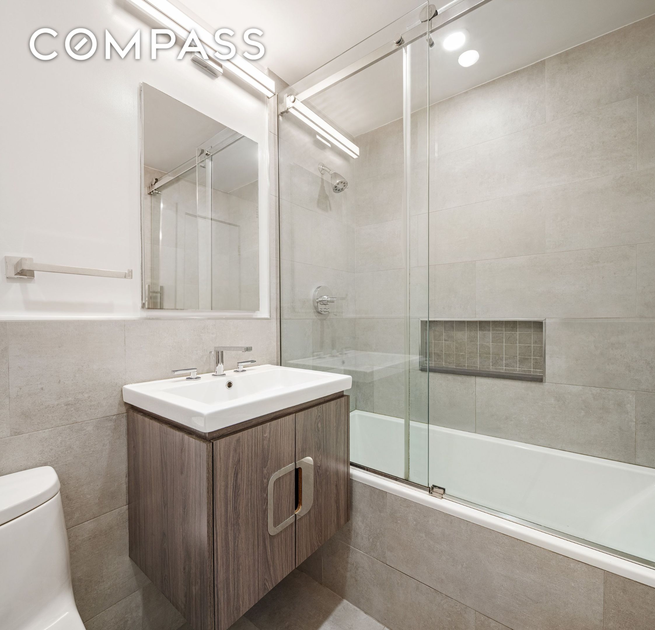 #7 photo, 77 7th Avenue, मैनहटन Chelsea , NY 10011