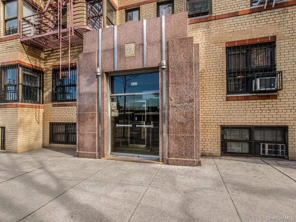 #11 photo, 860 Grand Concourse, ब्रोंक्स Bronx , NY 10451