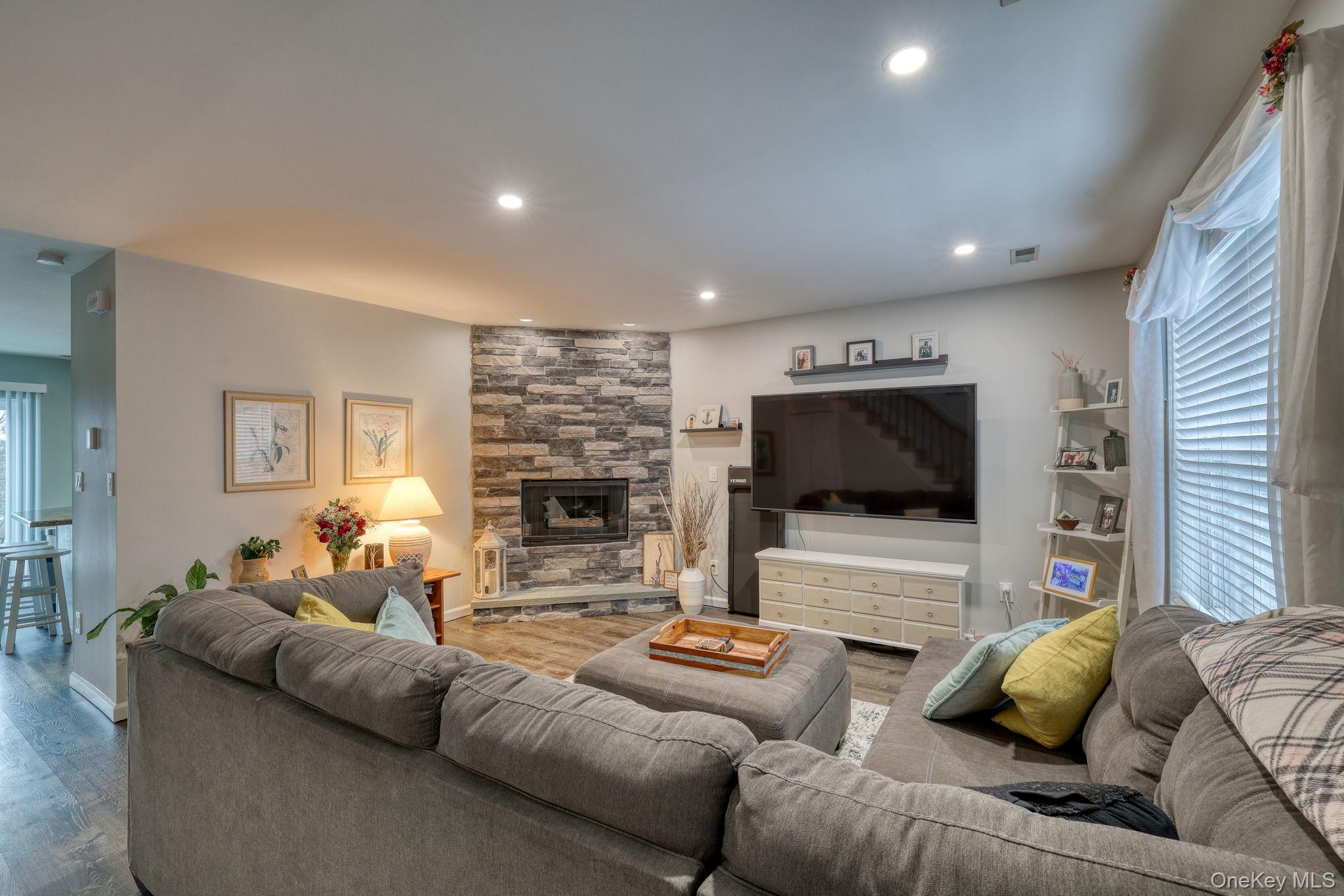 #2 photo, 614 Crab Apple Lane, 纽约州 New Windsor , NY 12553