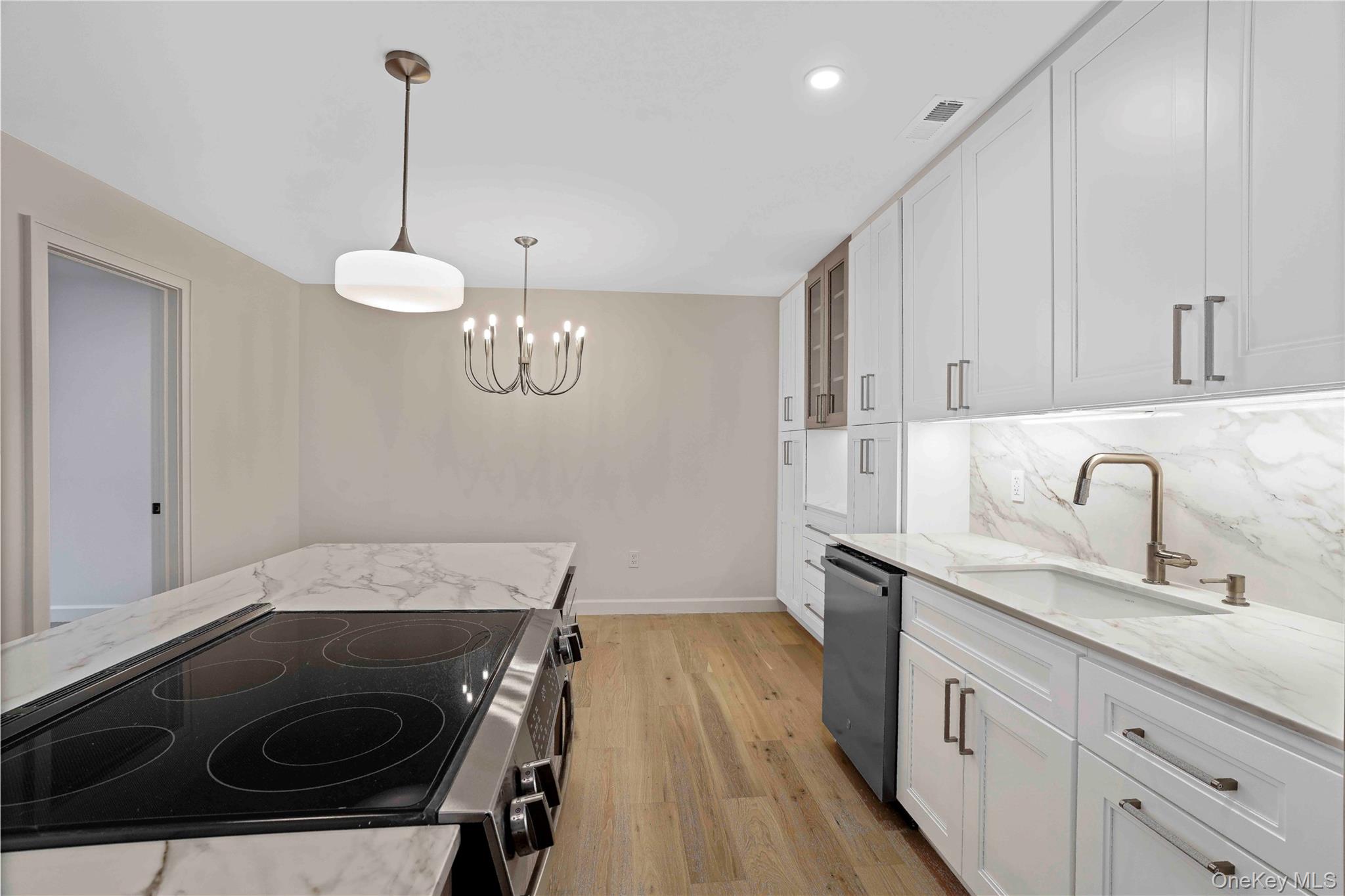 #14 photo, 400 High Point Drive, Hartsdale , NY 10530