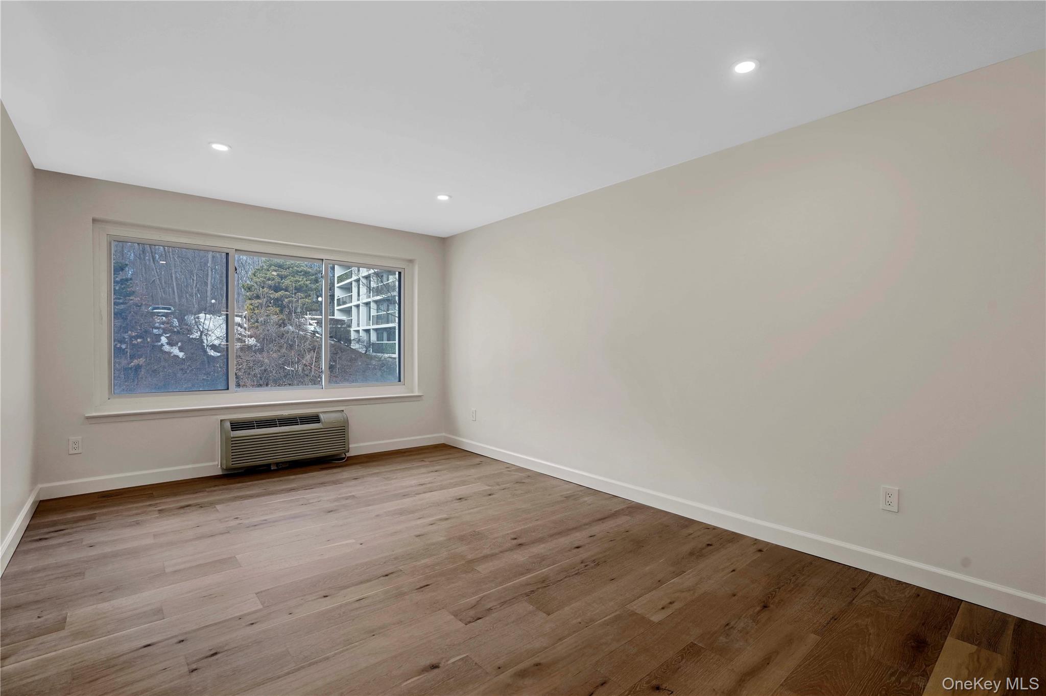 #5 photo, 400 High Point Drive, Hartsdale , NY 10530