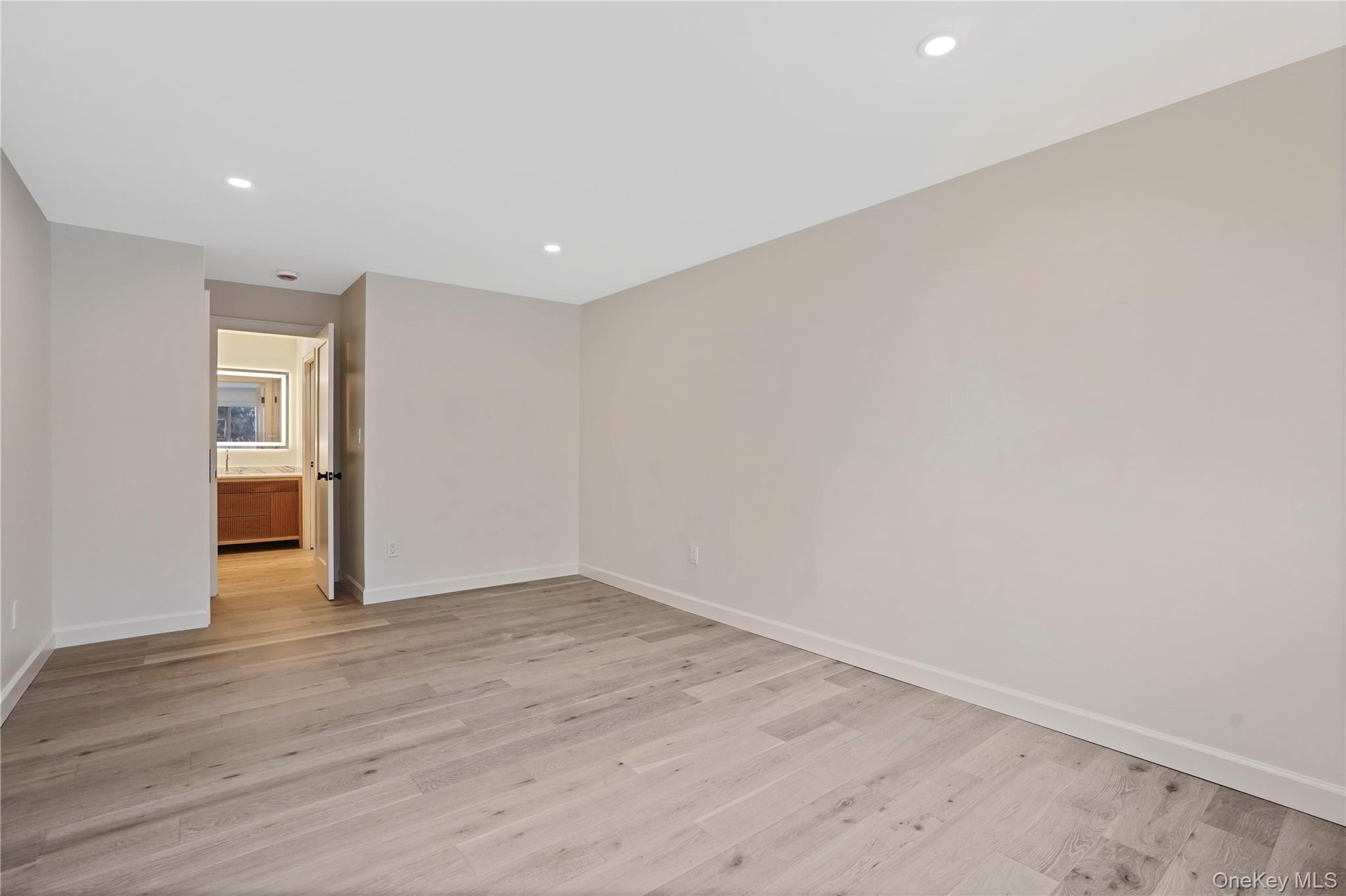 #6 photo, 400 High Point Drive, Hartsdale , NY 10530