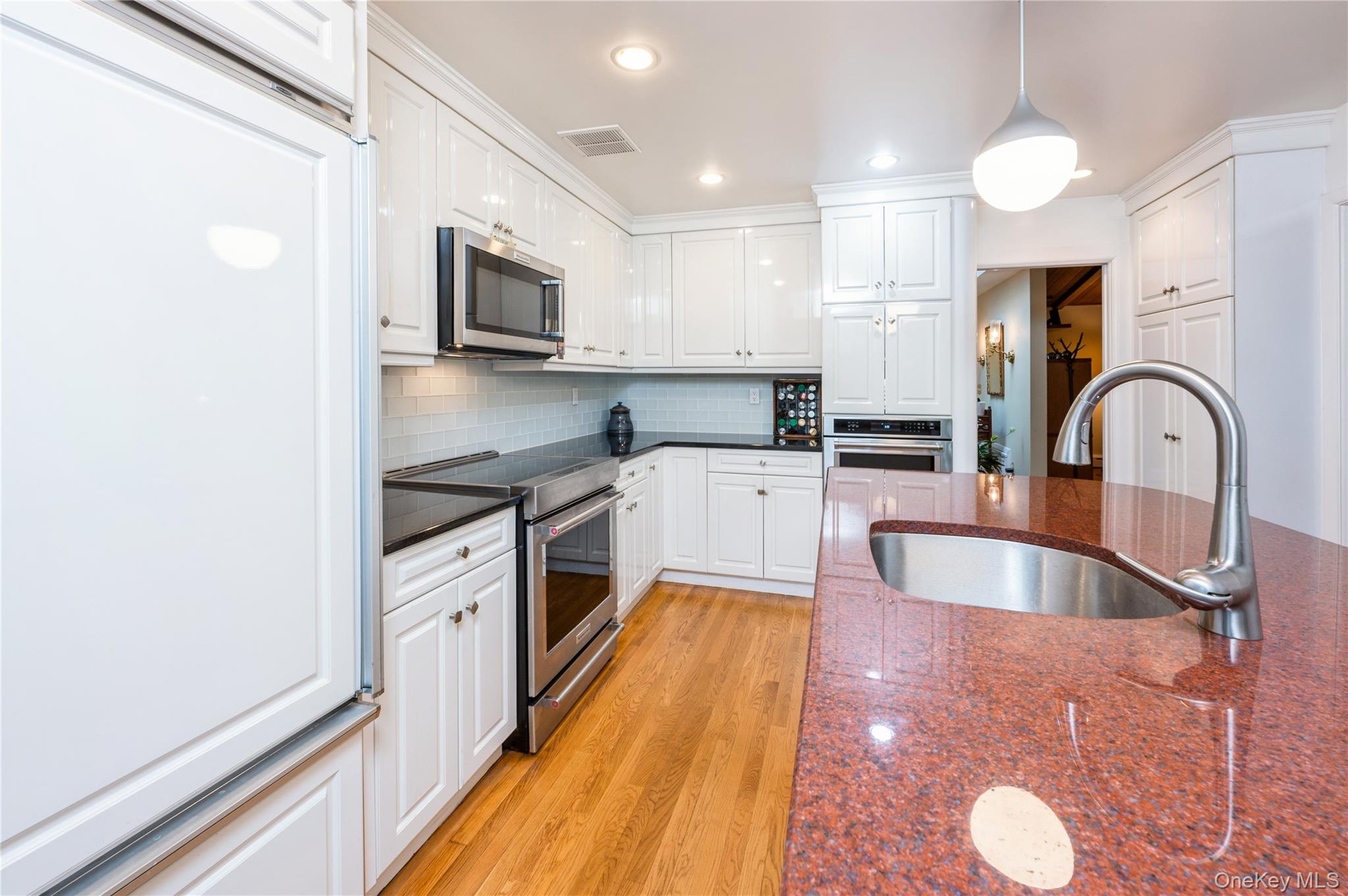 #18 photo, 160 Hampshire Road, Bronxville , NY 10708