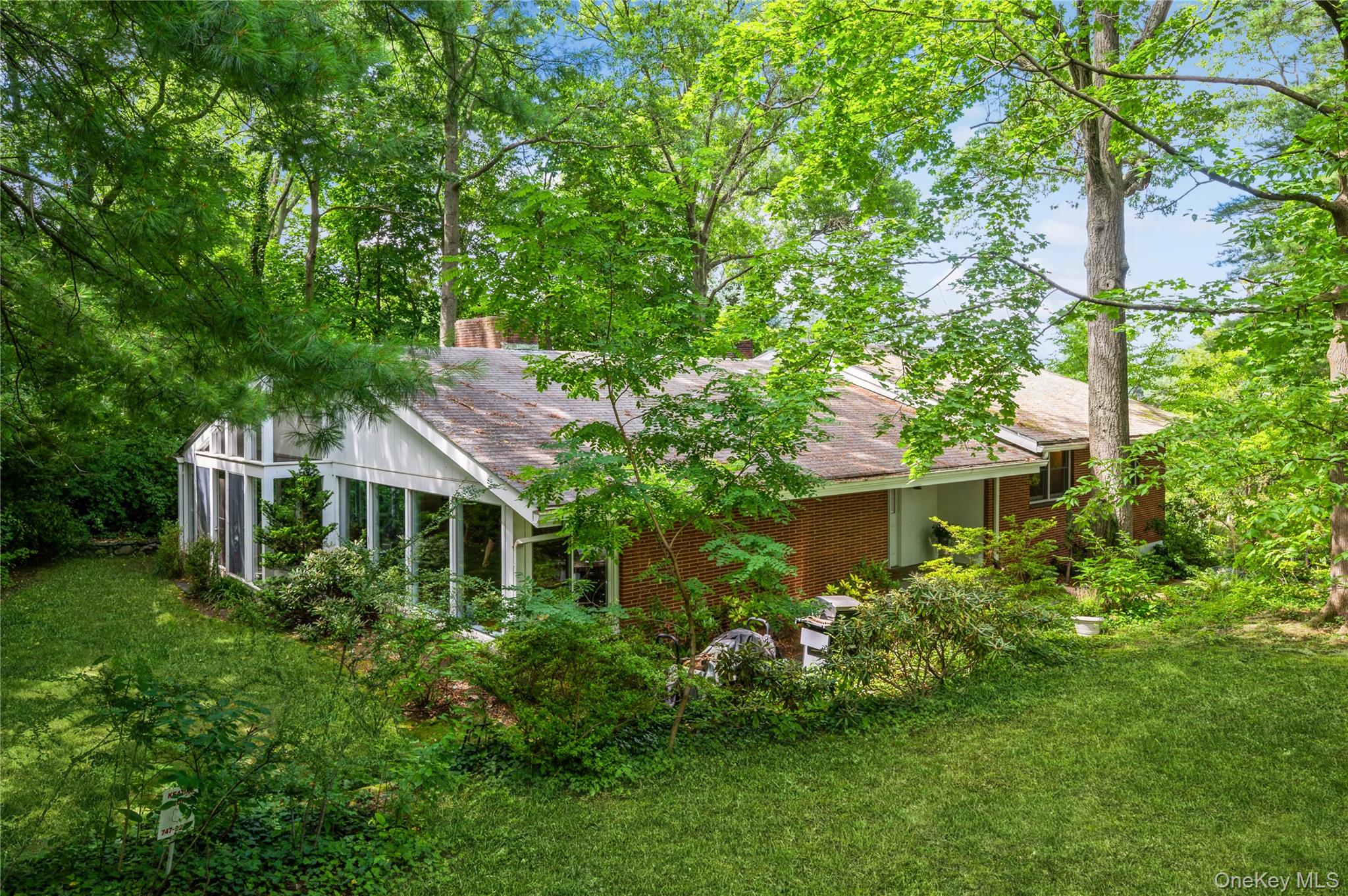 #3 photo, 160 Hampshire Road, Bronxville , NY 10708