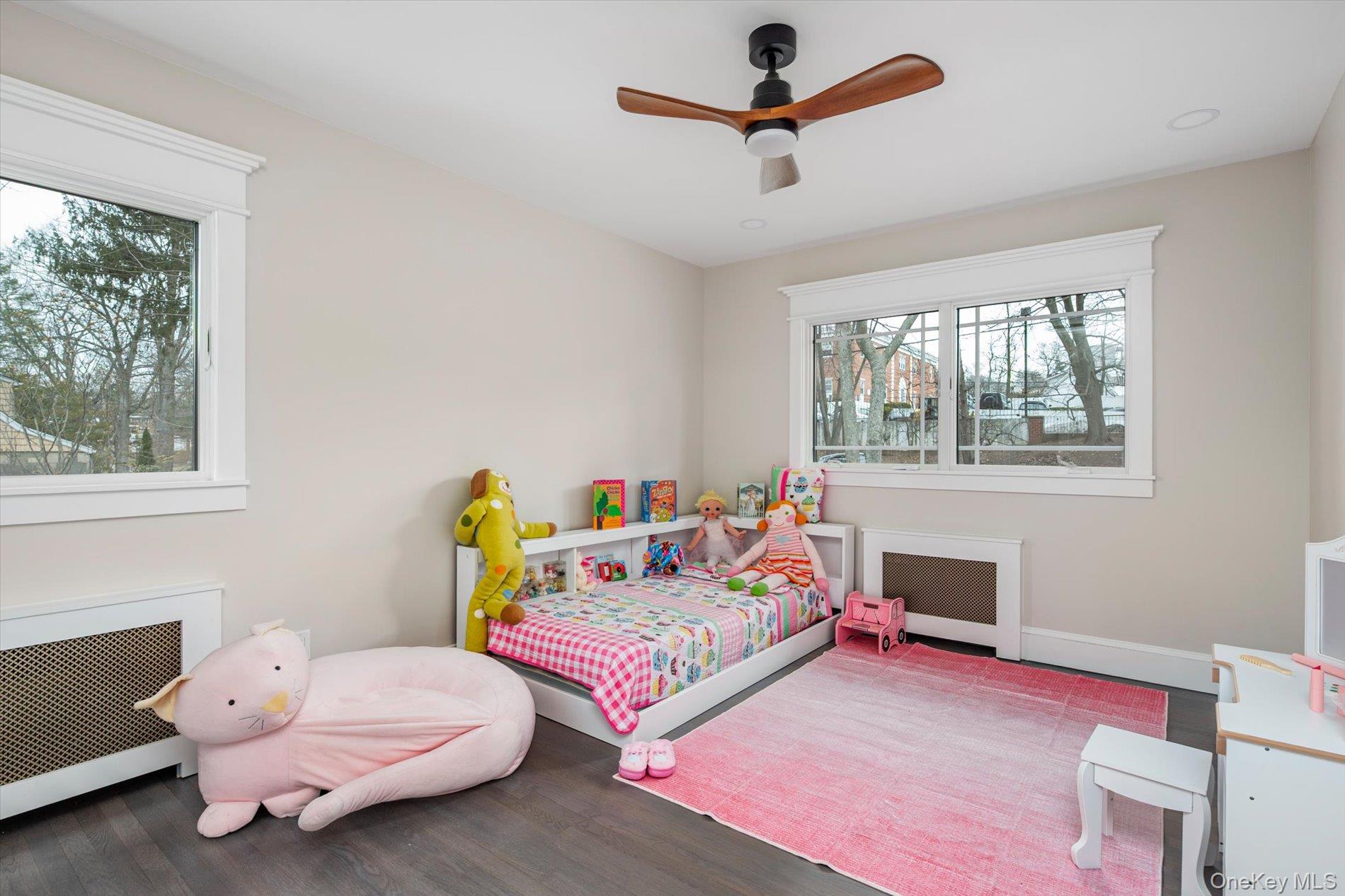 #10 photo, 5 University Place, Great Neck , NY 11020