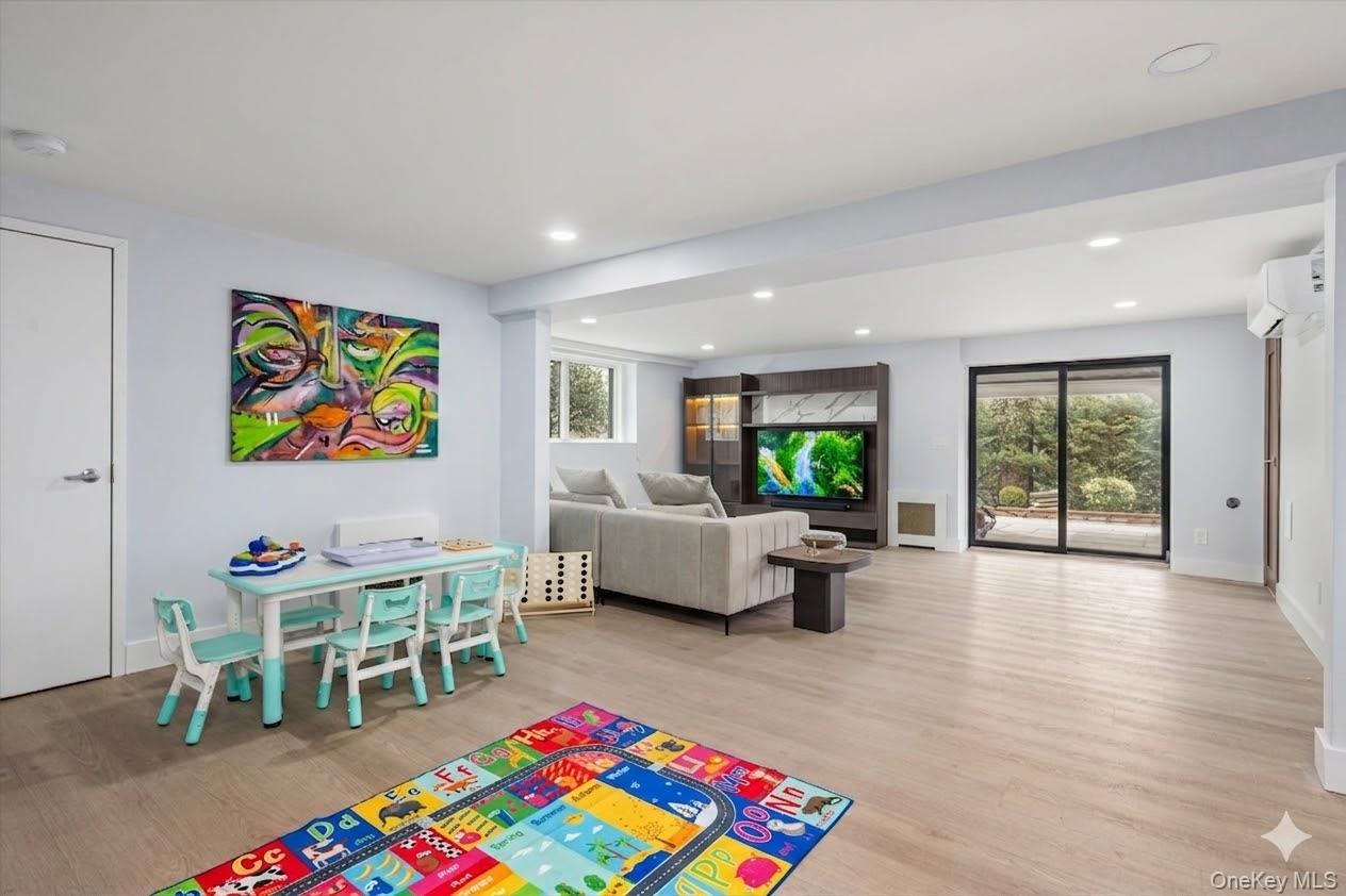 #11 photo, 5 University Place, Great Neck , NY 11020