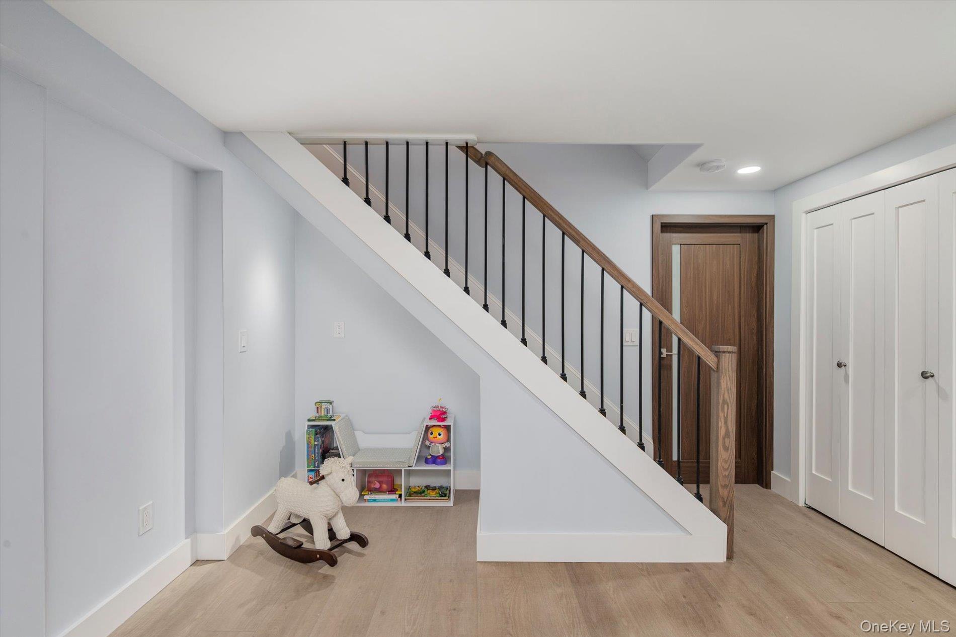 #14 photo, 5 University Place, Great Neck , NY 11020