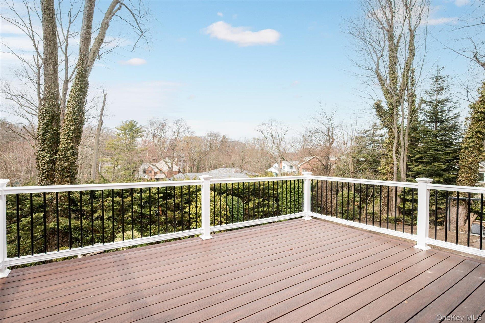 #15 photo, 5 University Place, Great Neck , NY 11020