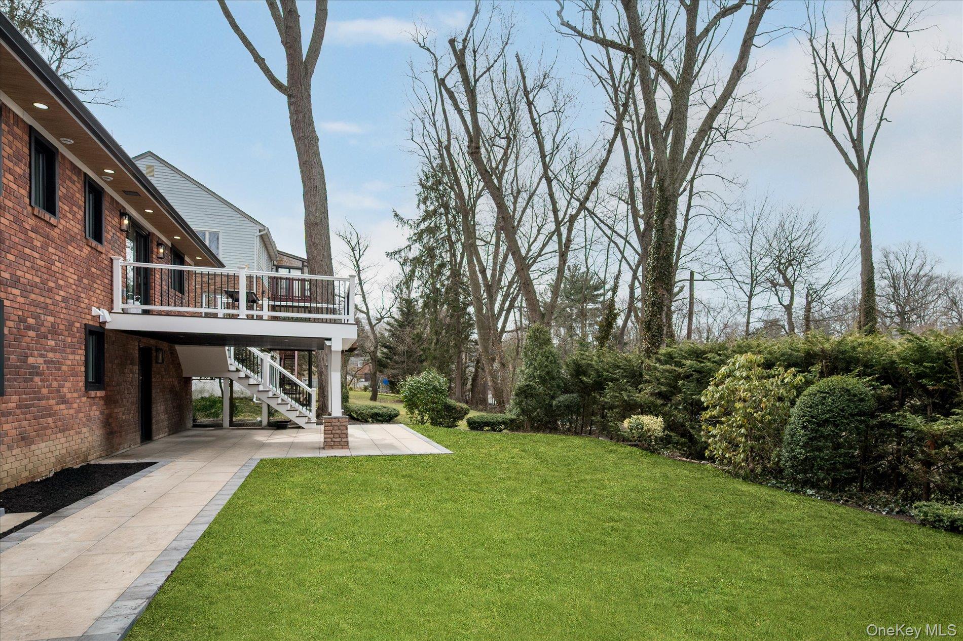 #18 photo, 5 University Place, Great Neck , NY 11020