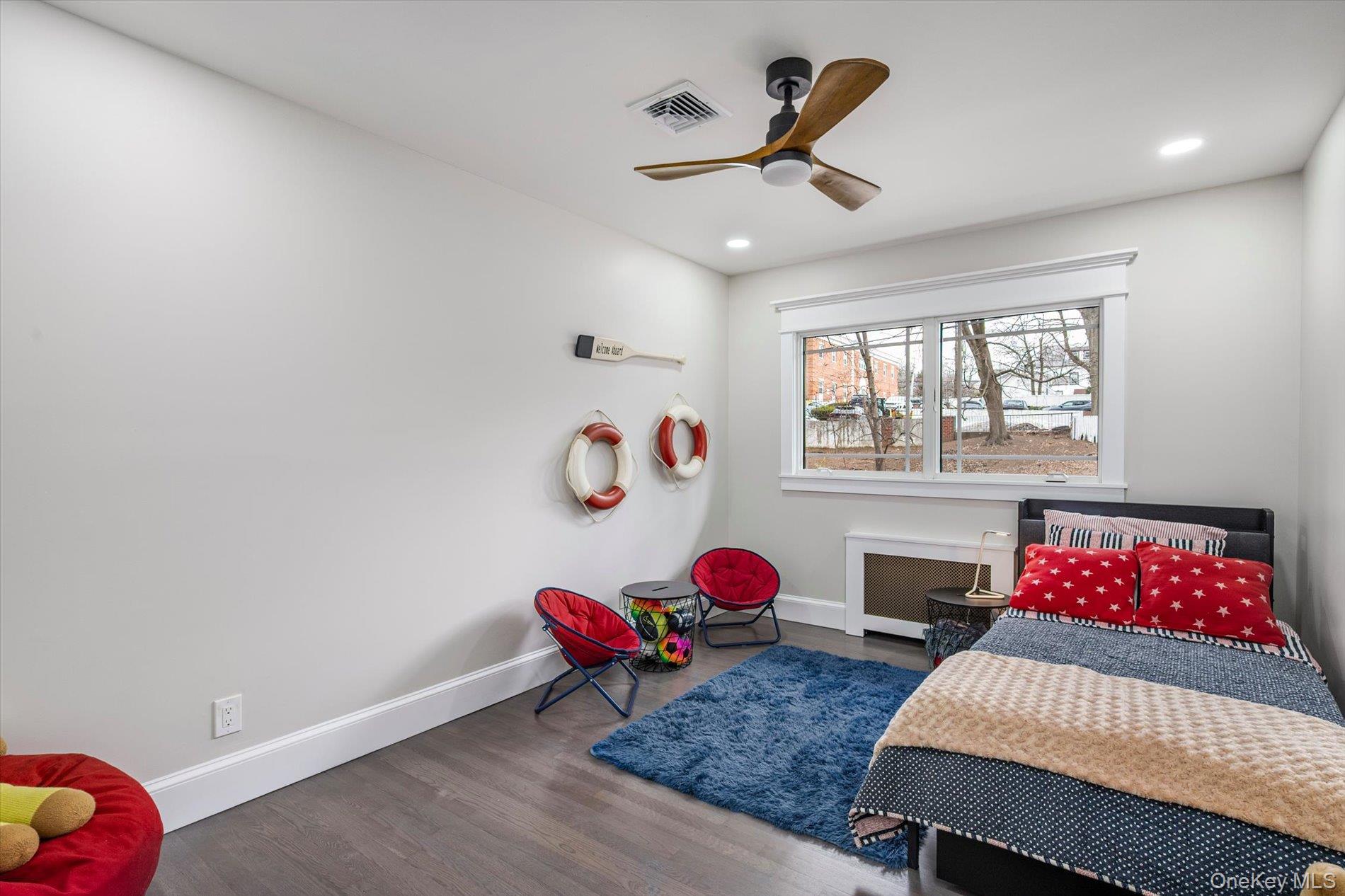 #9 photo, 5 University Place, Great Neck , NY 11020