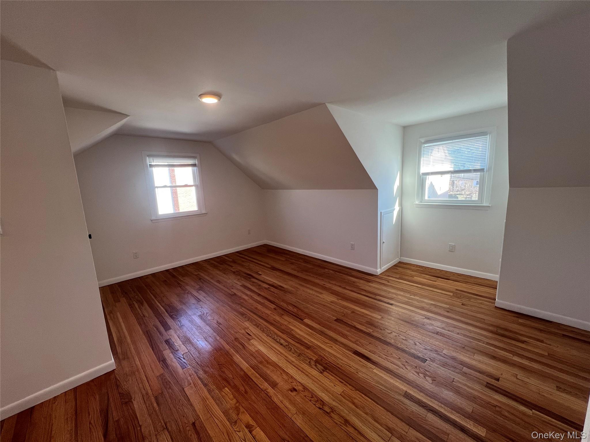 #8 photo, 11 Pulaski Place, ناسو Port Washington , NY 11050