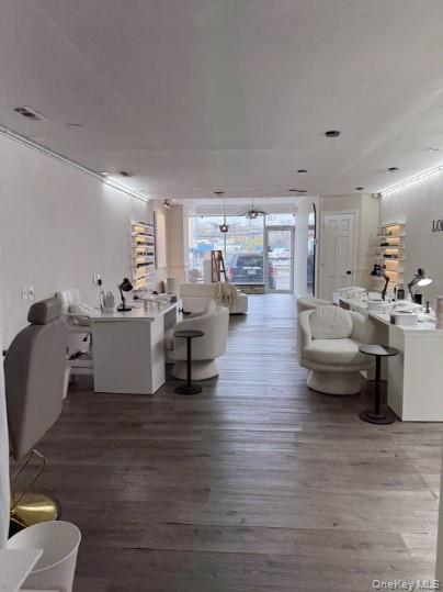 #5 photo, 135 Sunrise Highway, 롱 아일랜드 Amityville , NY 11701