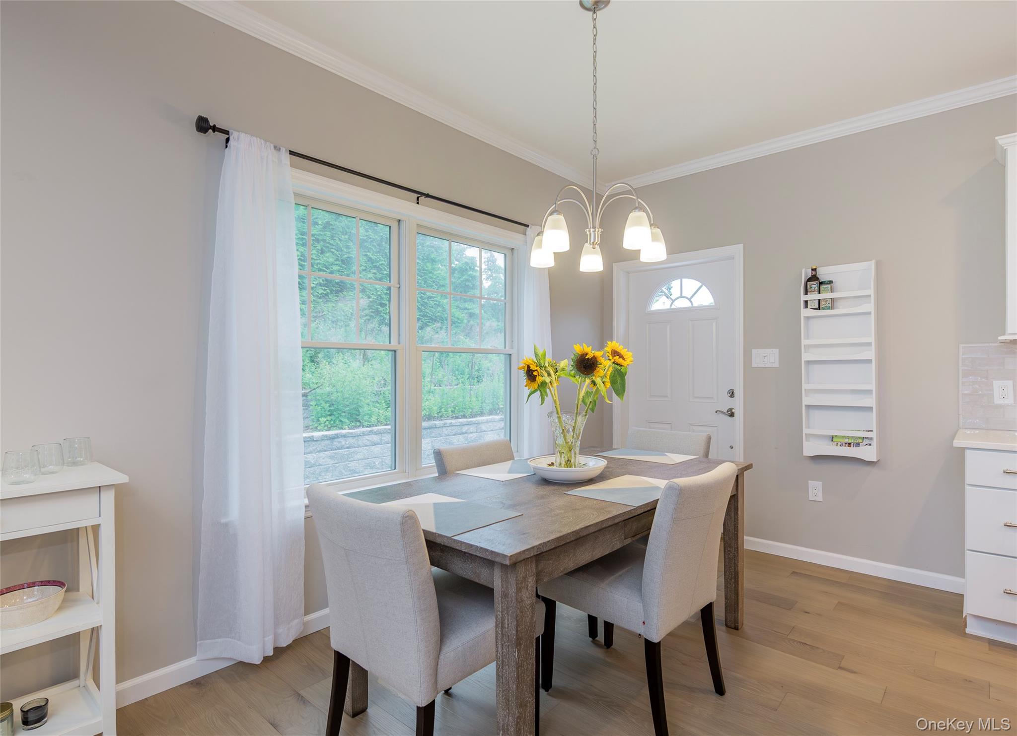 #18 photo, 15 S Beach Road, Southampton , NY 11968