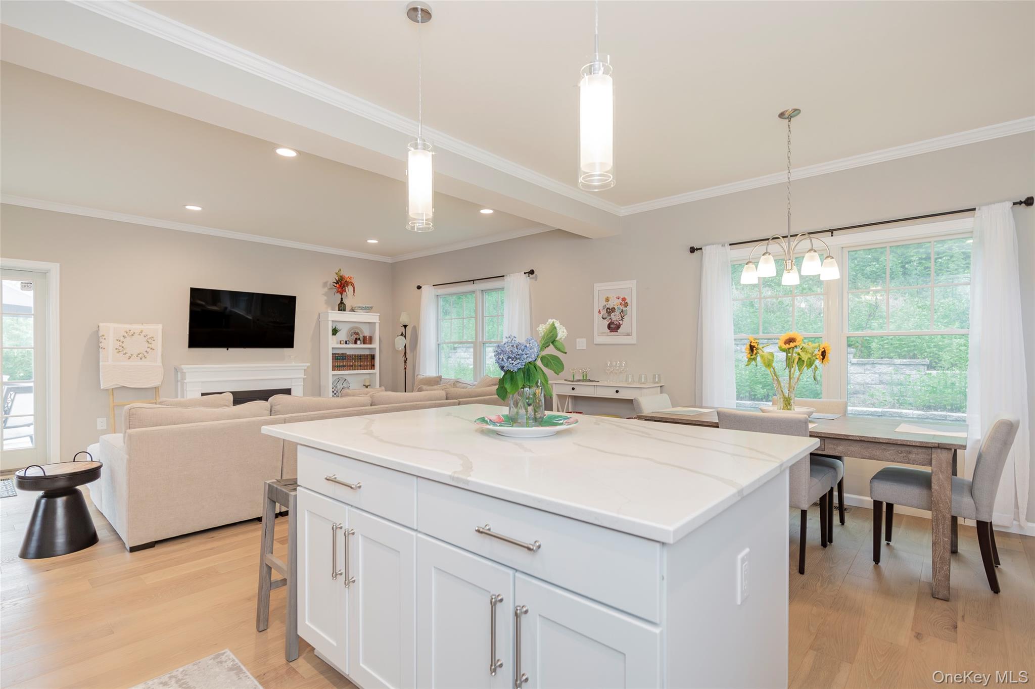 #20 photo, 15 S Beach Road, Southampton , NY 11968