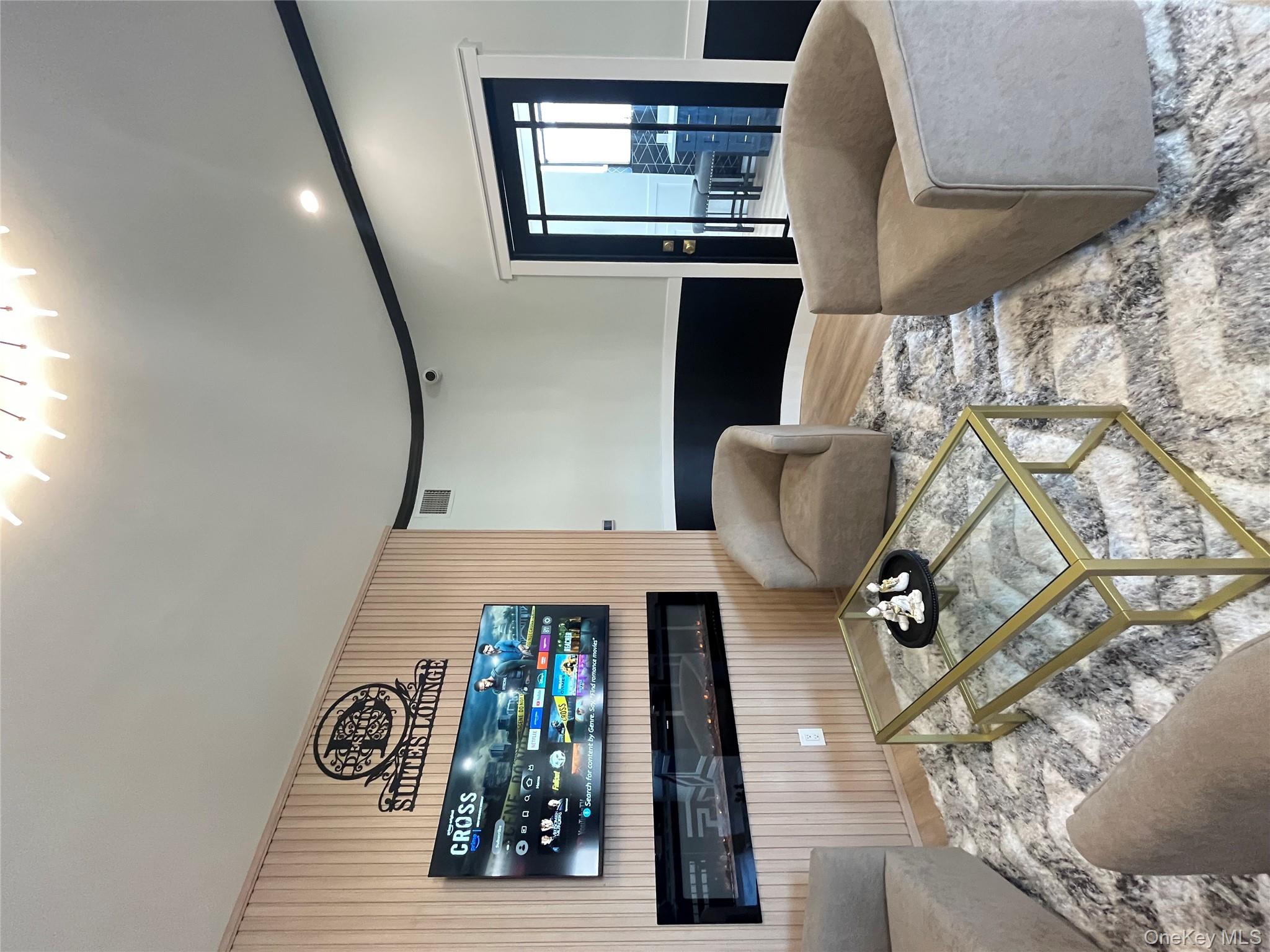 #1 photo, 135 Sunrise Highway, 롱 아일랜드 Amityville , NY 11701